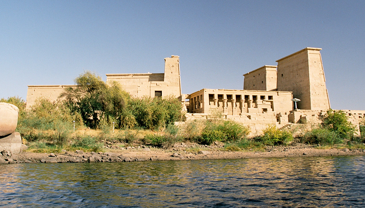 FilePhilae_seen_from_the_water_Aswan_Egypt_Oct_2004.jpg