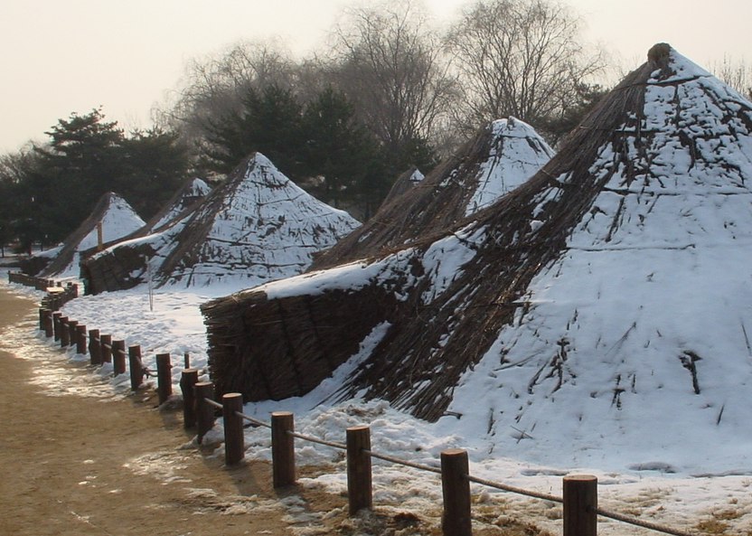 FileKorea-Seoul-Amsadong-Neolithic.age-01.jpg