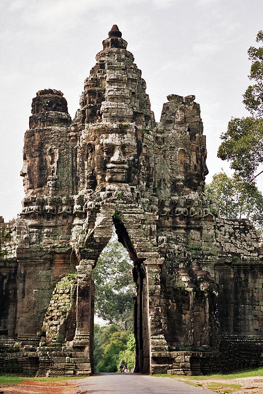FileAngkor_Thom_Porta_Sud_interior.jpg
