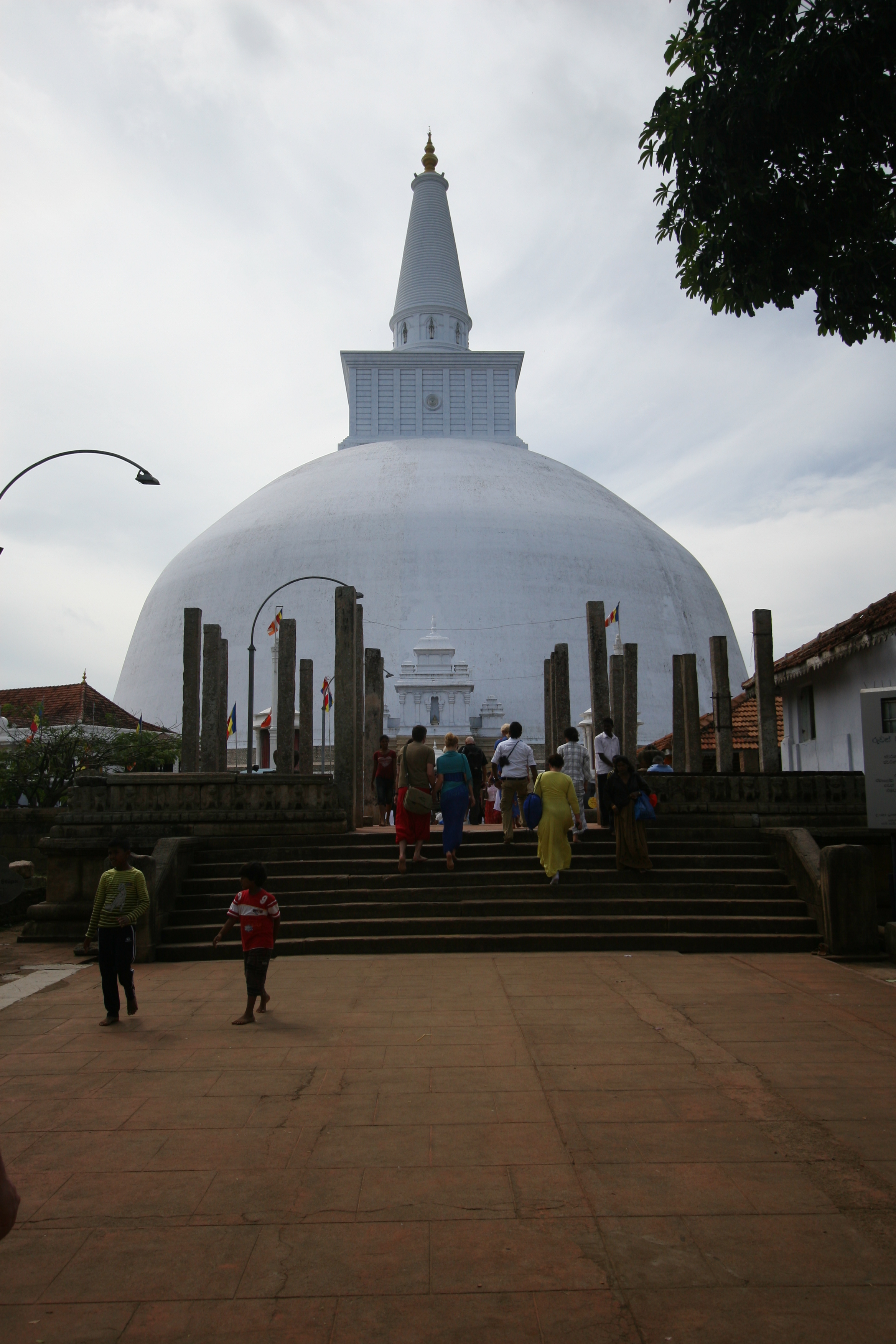 FileAnuradhapura_in_Sri_Lanka.jpg