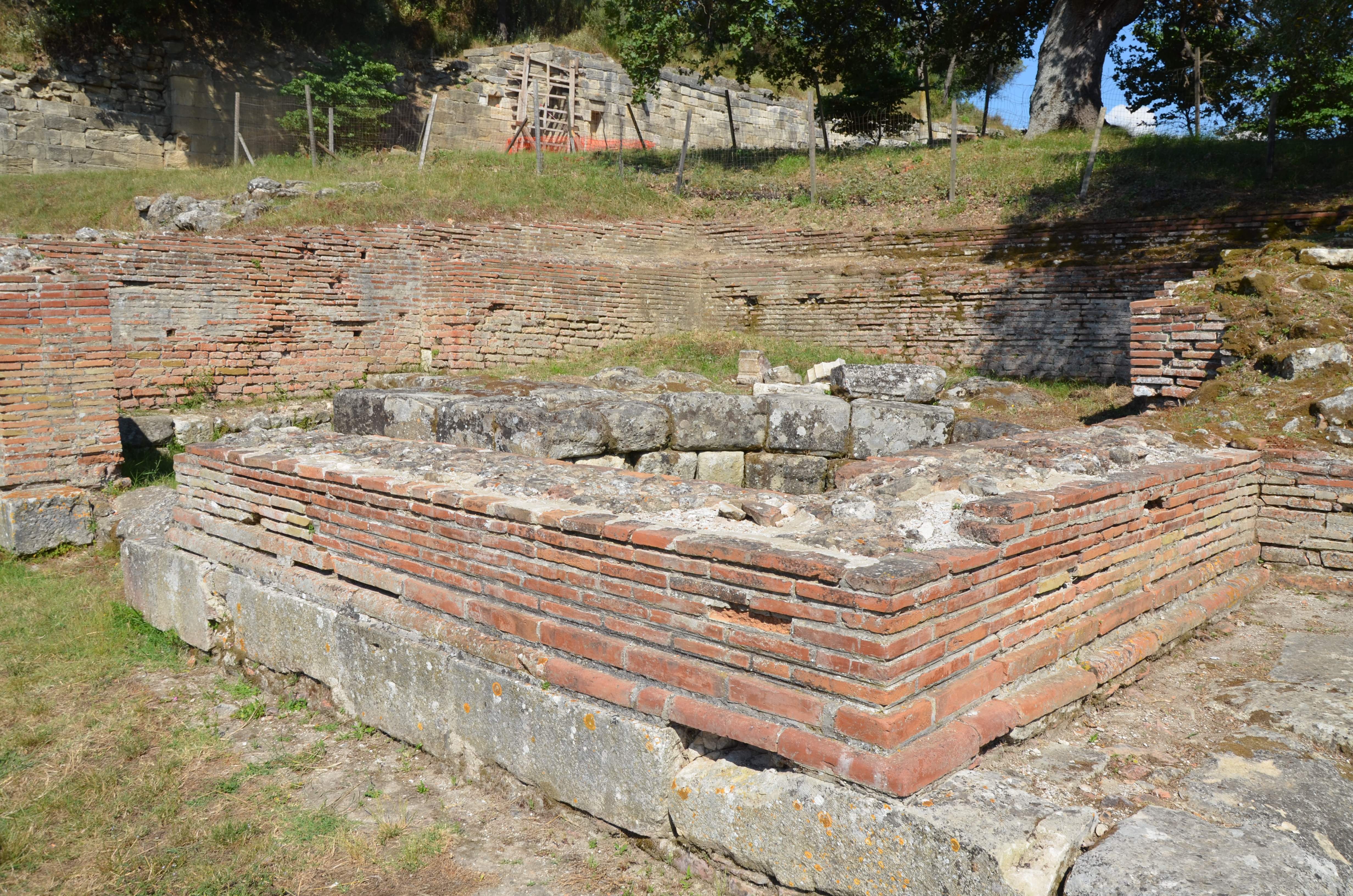 FileAncient_Roman_library_of_Apollonia_Albania.jpg