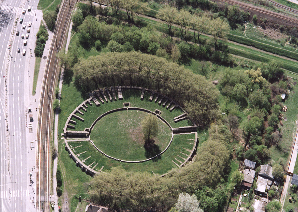 FileBudapest_III._Aquincum_Ancient_Roman_civil_amphitheatre.jpg