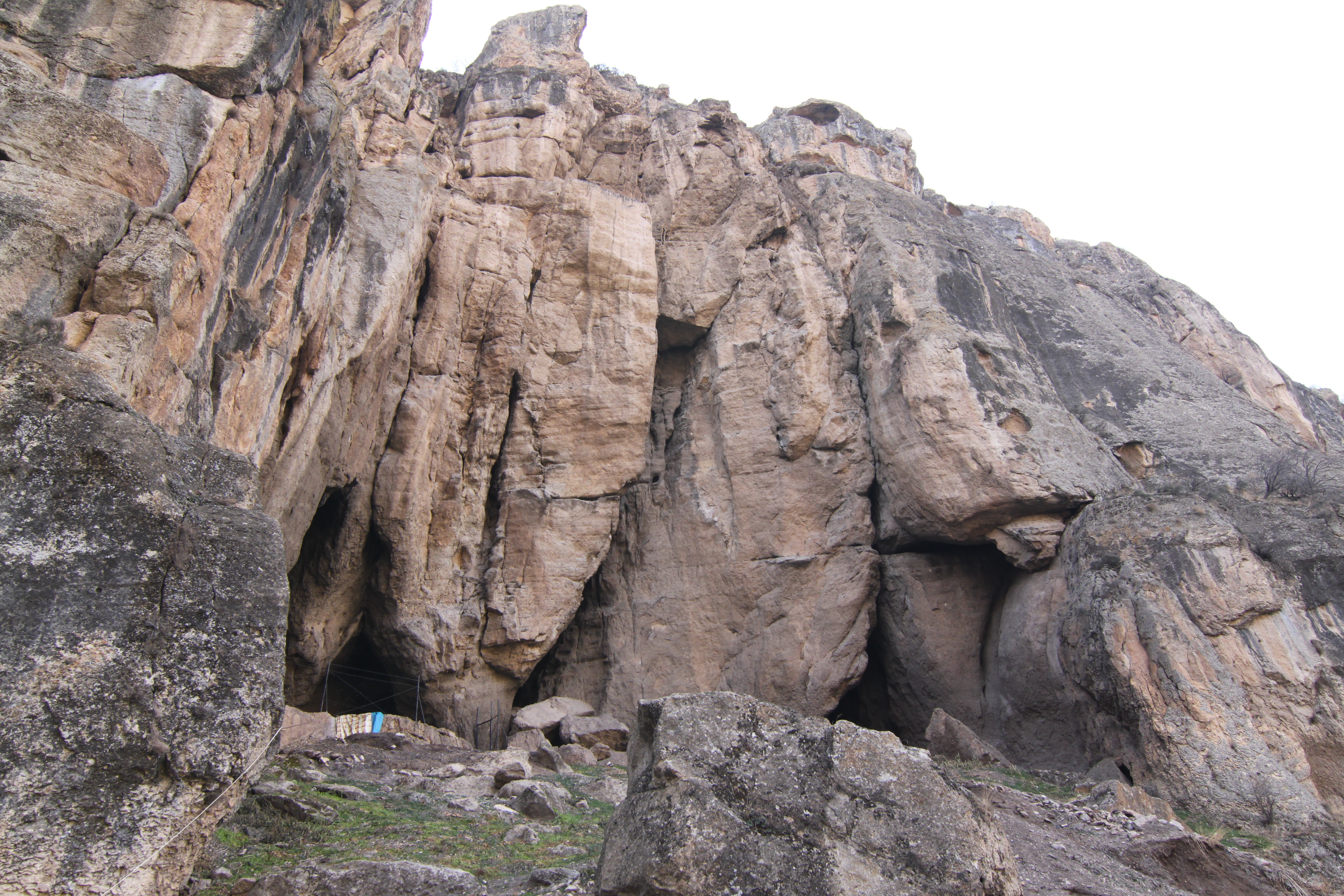FileAreni-1_cave_entrance.jpg