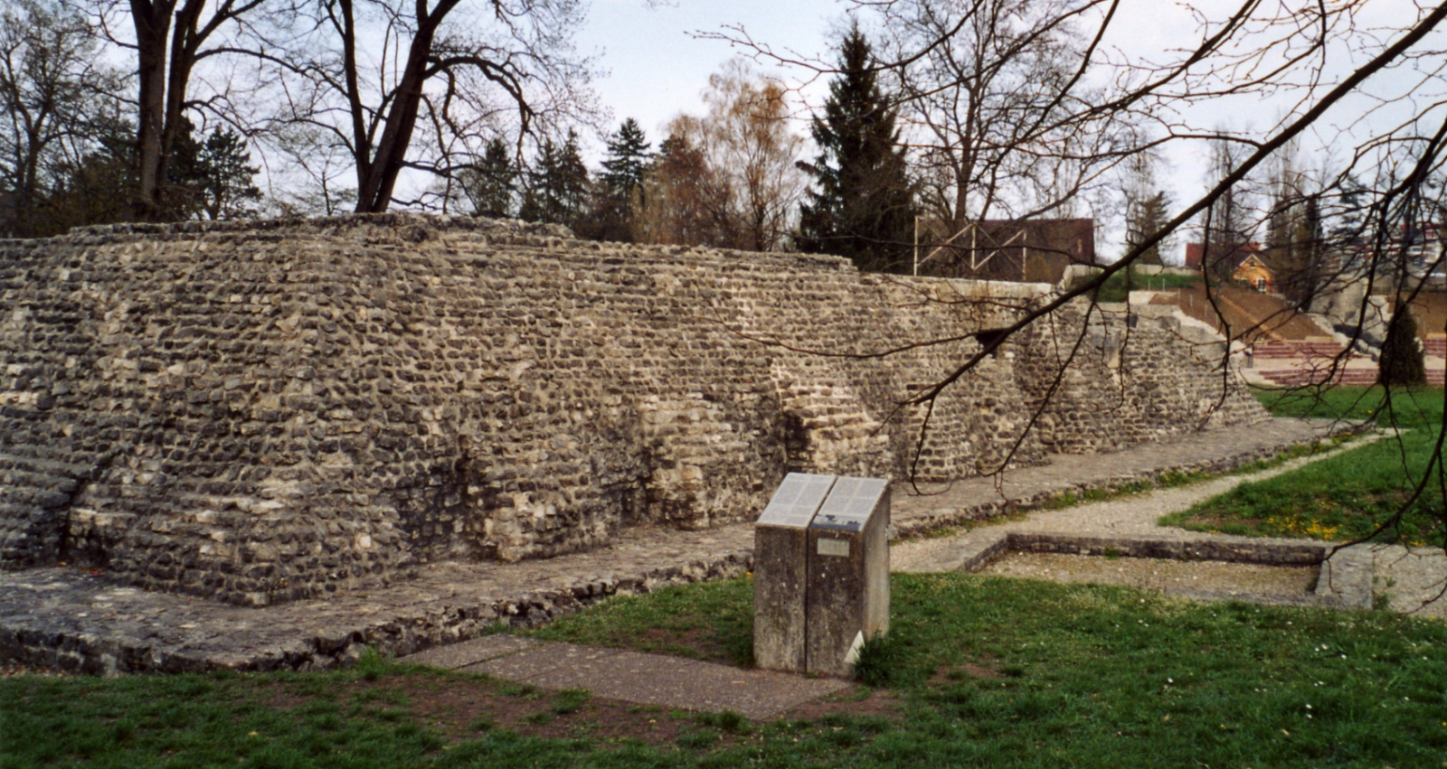 FileAugustaraurica_temple1.jpg