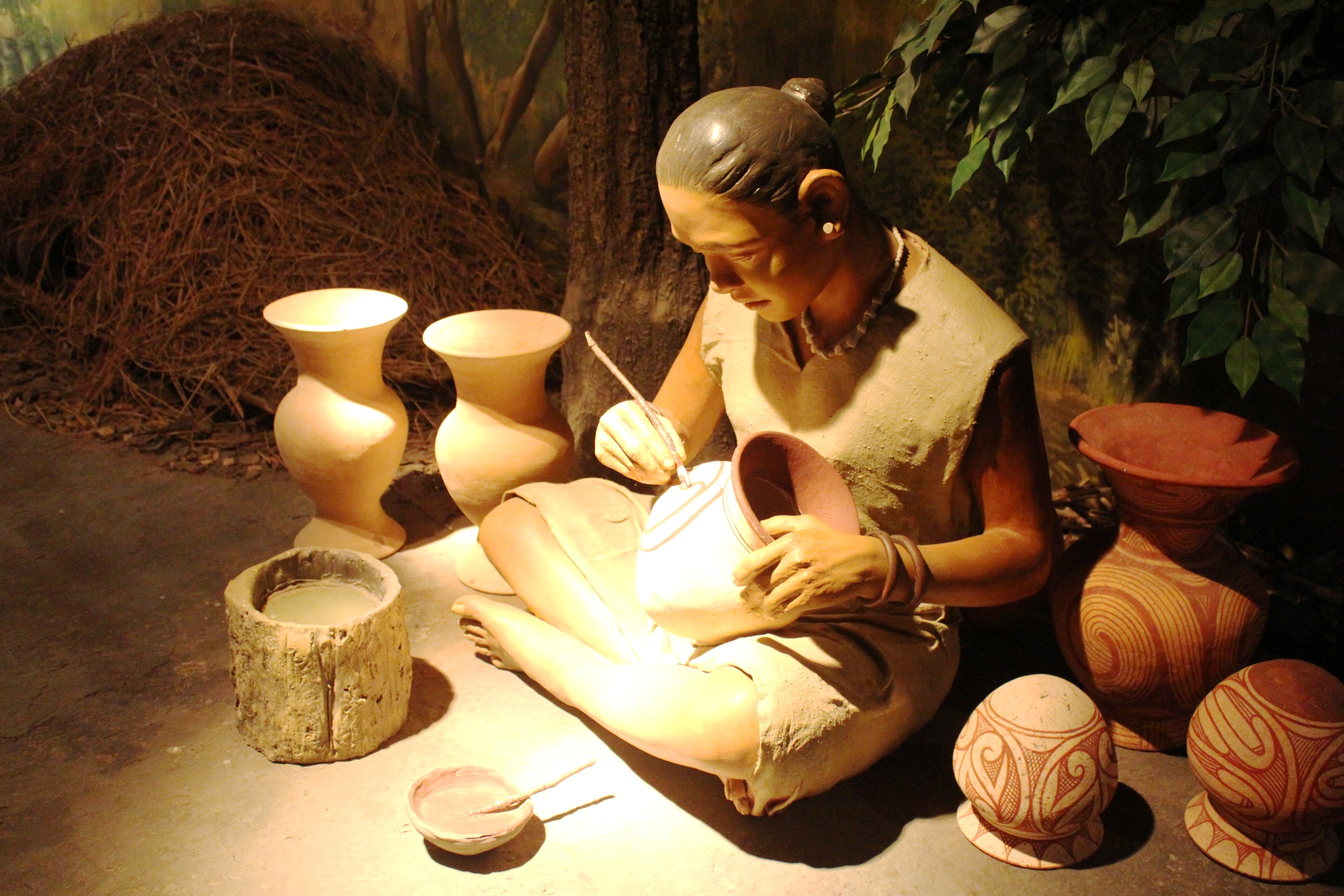 FileBan_Chiang_Woman_making_pots.JPG