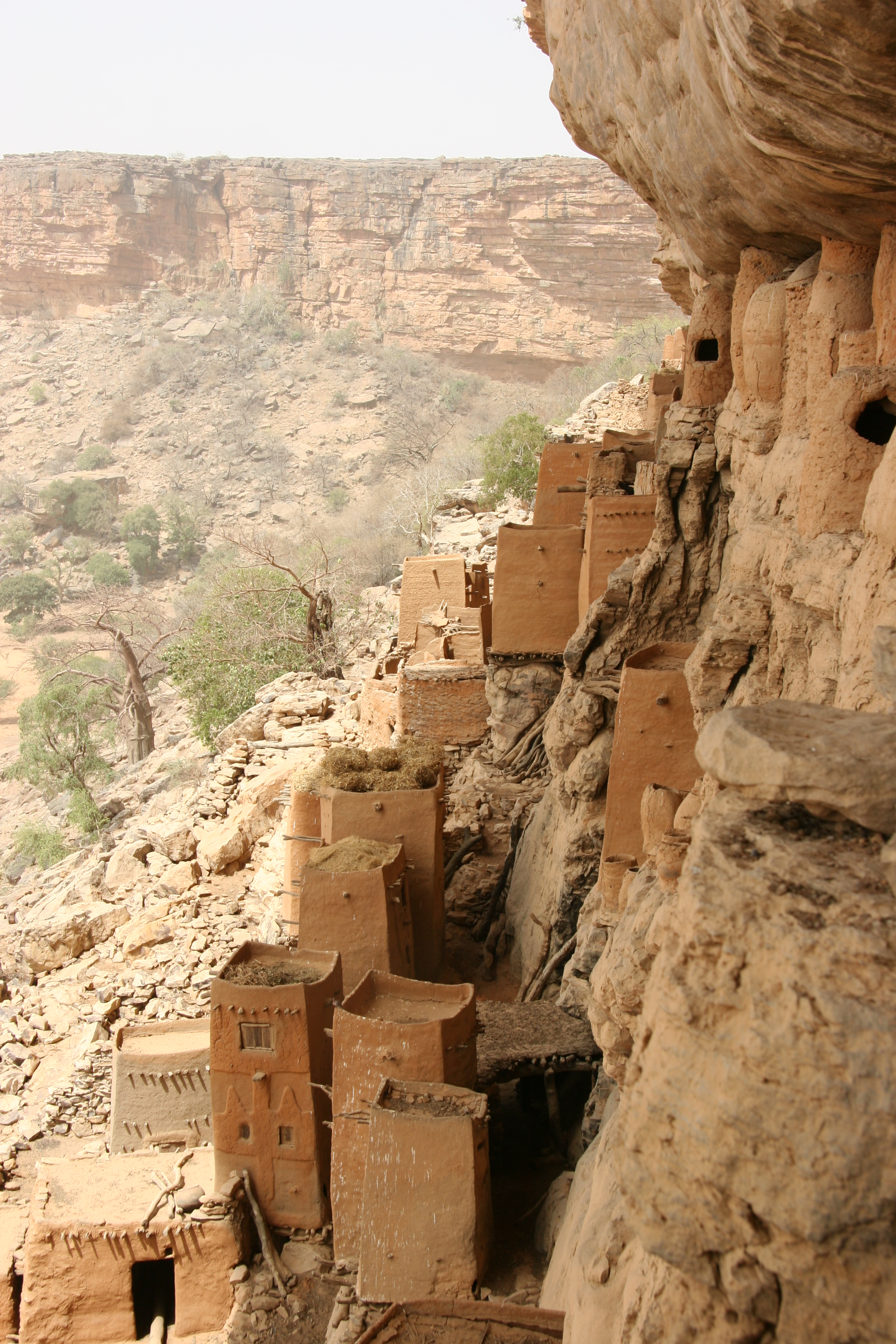 FileBandiagara_escarpment_1.jpg