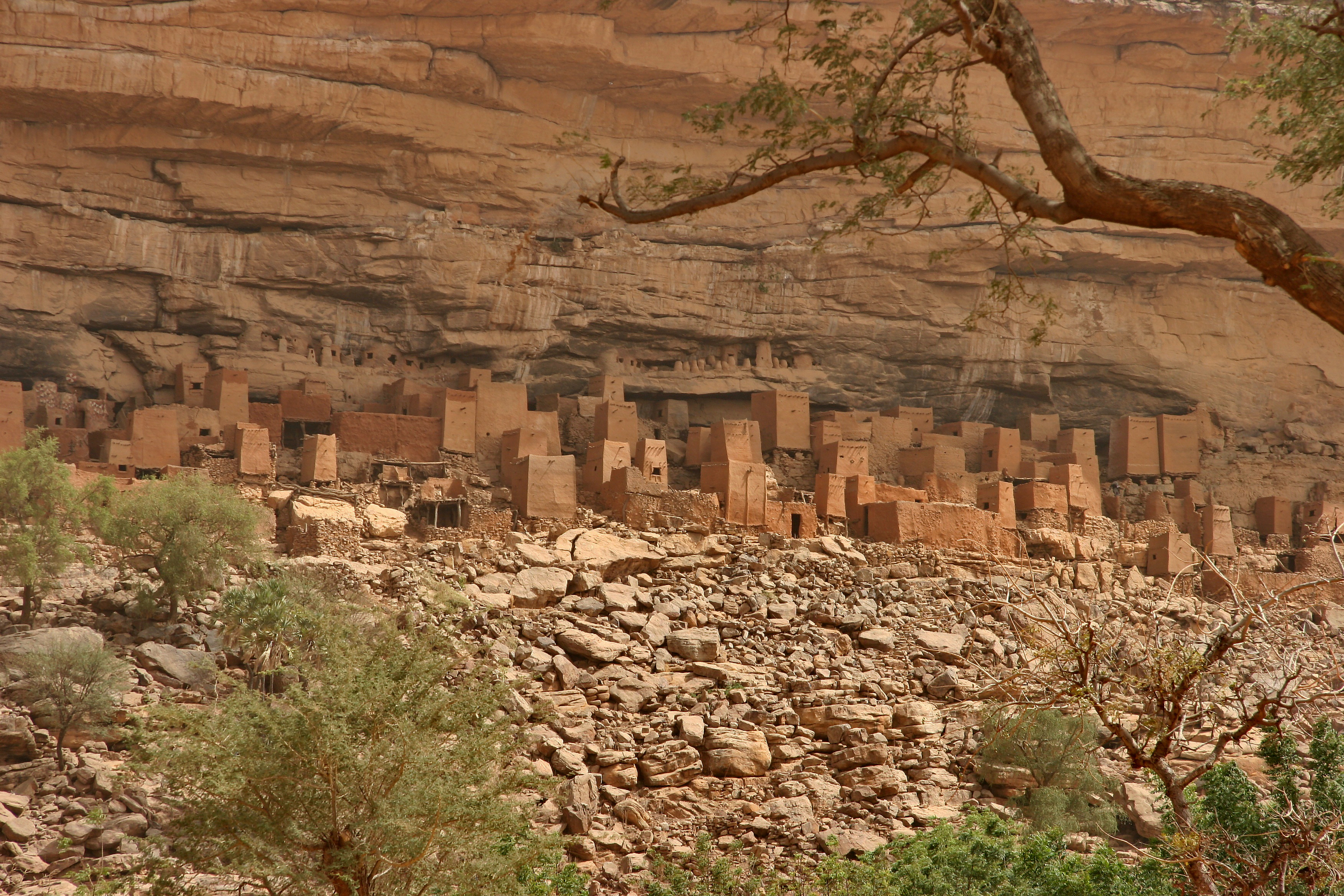 FileBandiagara_escarpment_2.jpg