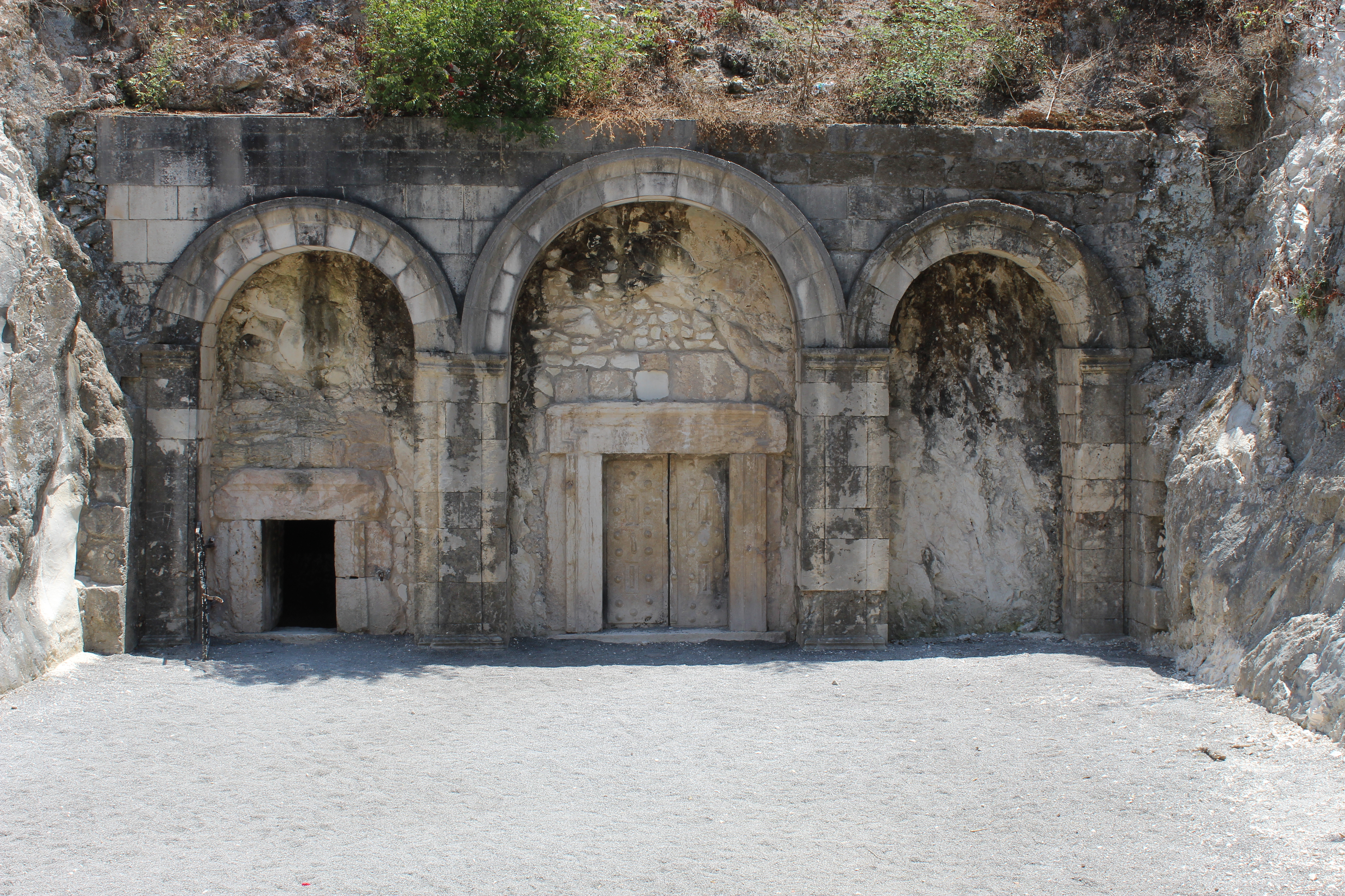 FileCatacomb_no._14_The_Cave_of_Rabbi_Yehuda_HaNasi.jpg