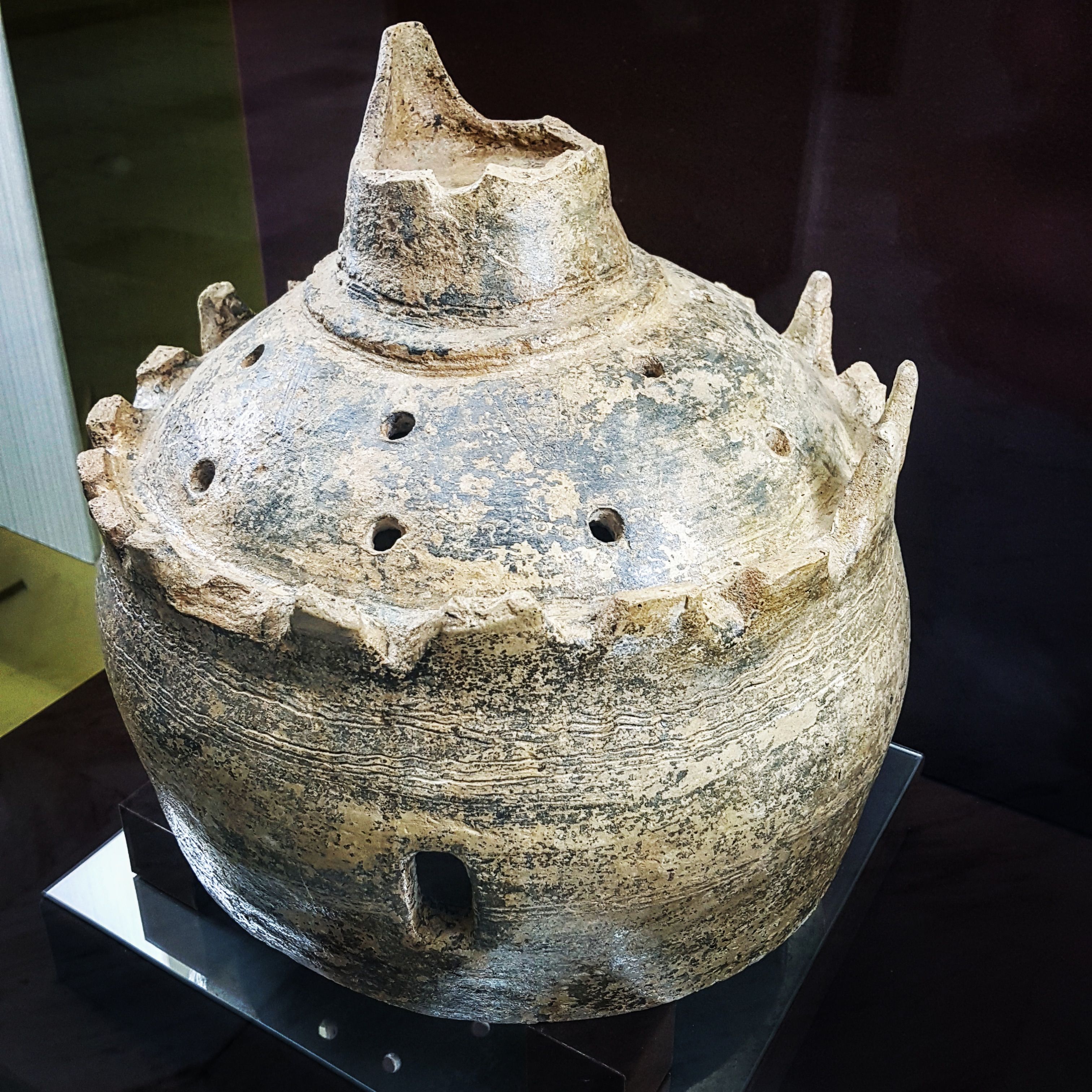FileIron_Age_Pot_From_Bidaa_Bint_Saud.jpg
