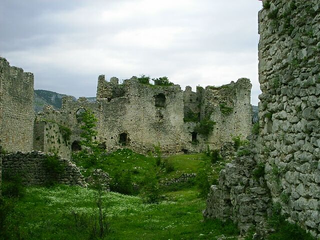 FileStepangrad_nadvori_monumentalni_zriceniny.jpg