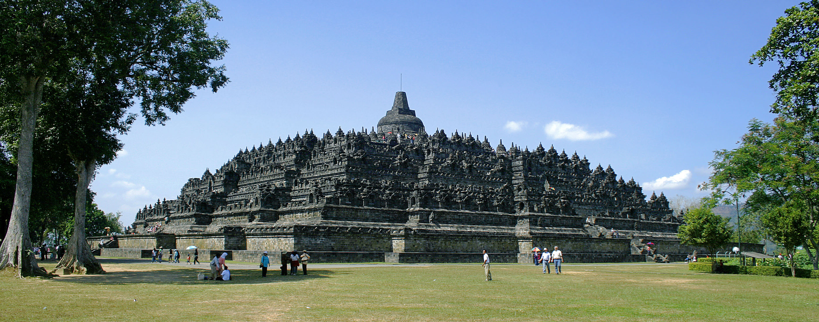 FileBorobudur-Nothwest-view.jpg