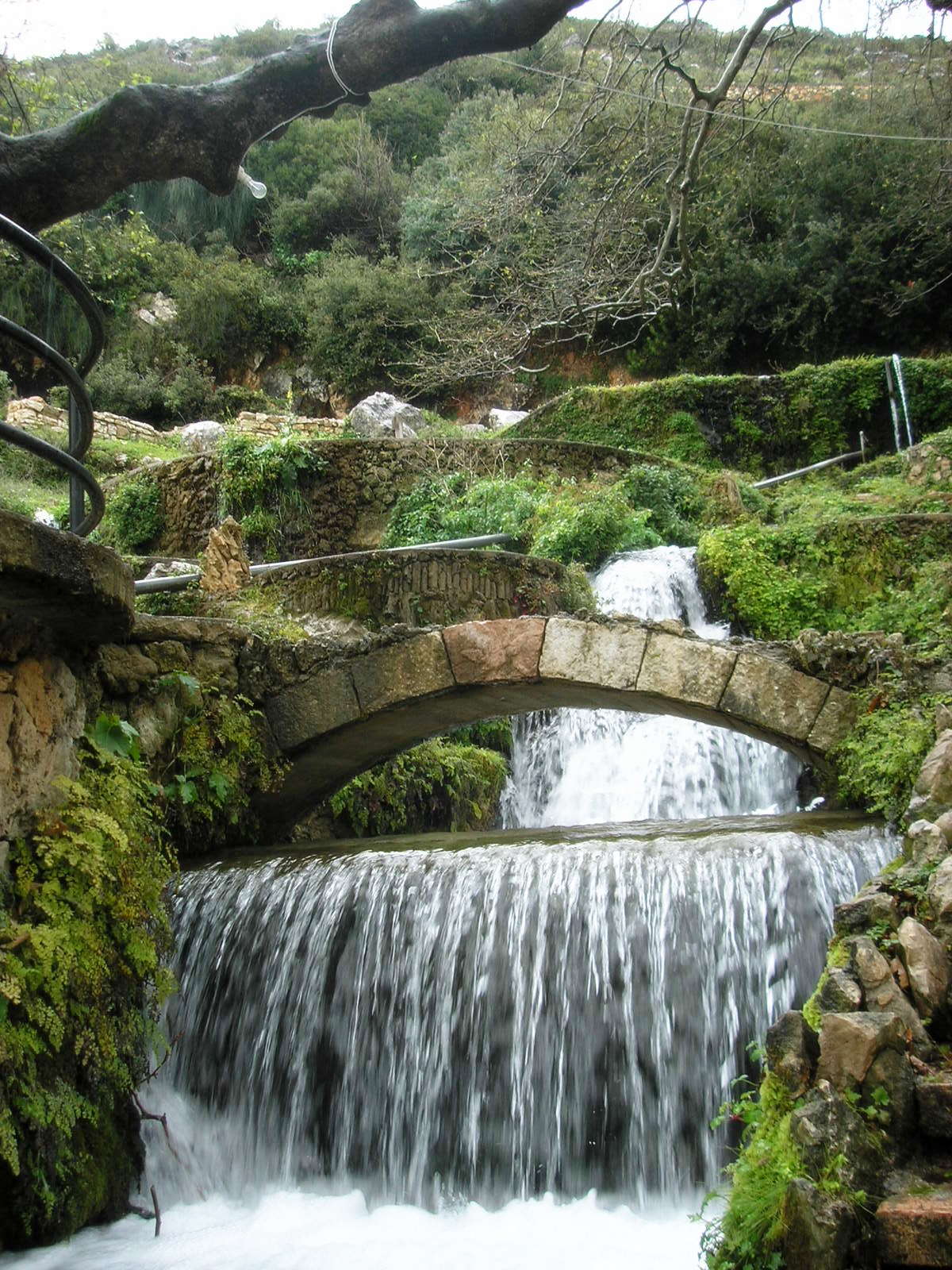 FileBorsh_Albania_waterfall.jpg