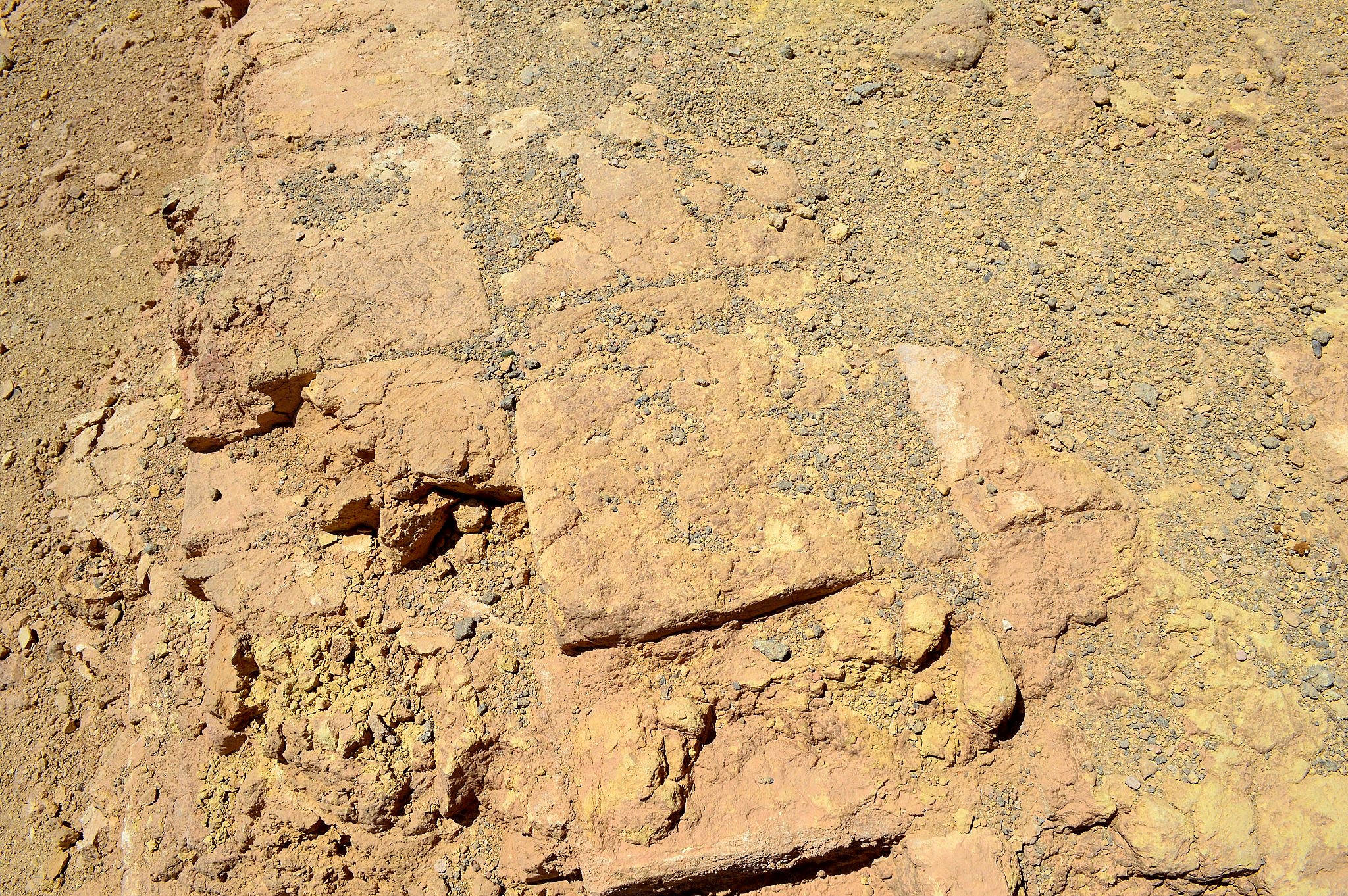 FileOriginal_tiles_at_the_upper_surface_of_the_ziggurat_and_temple_of_Nabu_at_Borsippa_Iraq.jpg