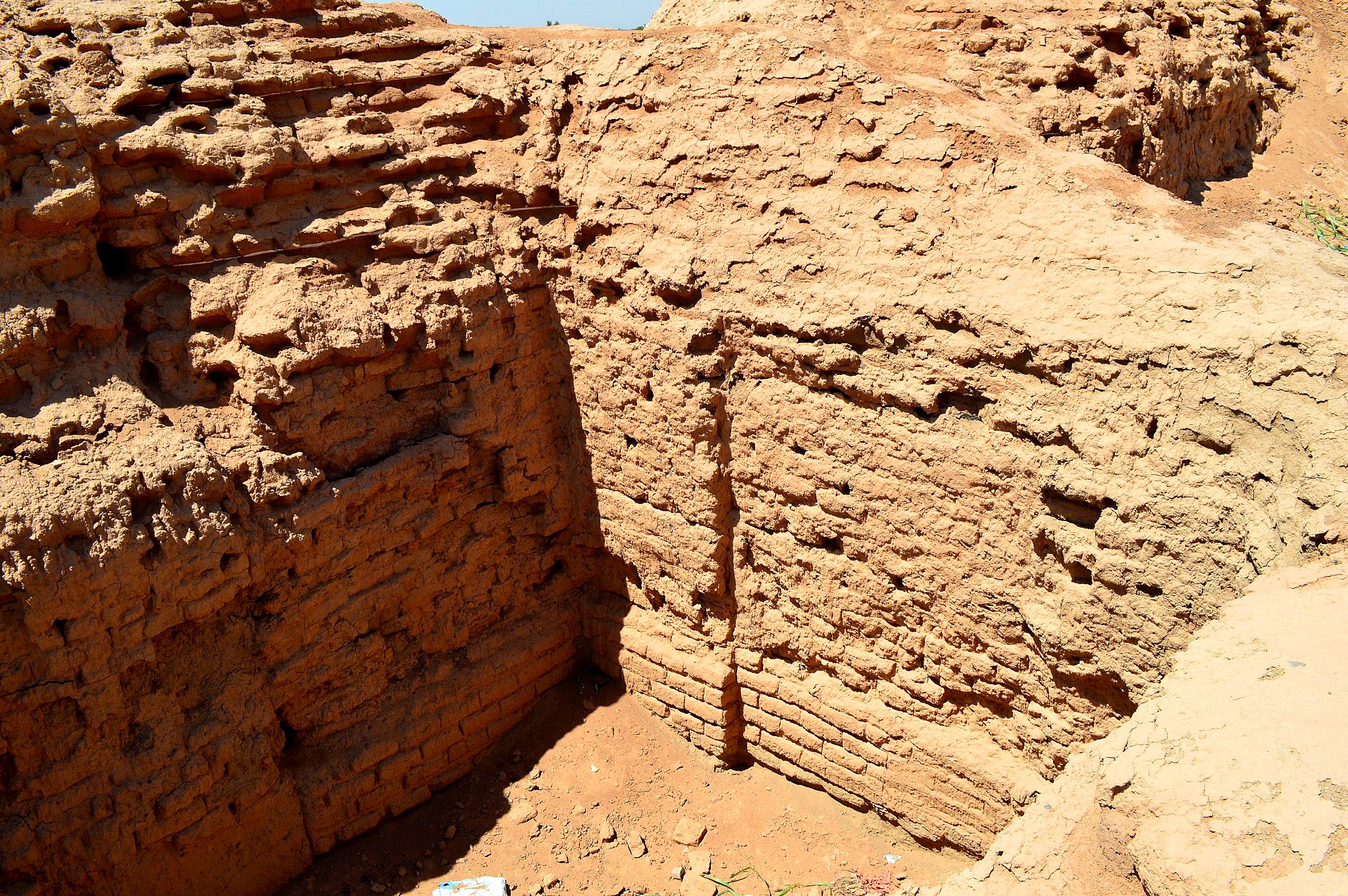 FileRuins_around_the_ziggurat_and_temple_of_the_god_Nabu_at_Borsippa_Babel_Governorate_Iraq.jpg