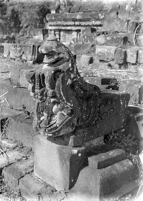 FileCOLLECTIE_TROPENMUSEUM_Beeld_op_de_Candi_Bubrah_TMnr_10016289.jpg