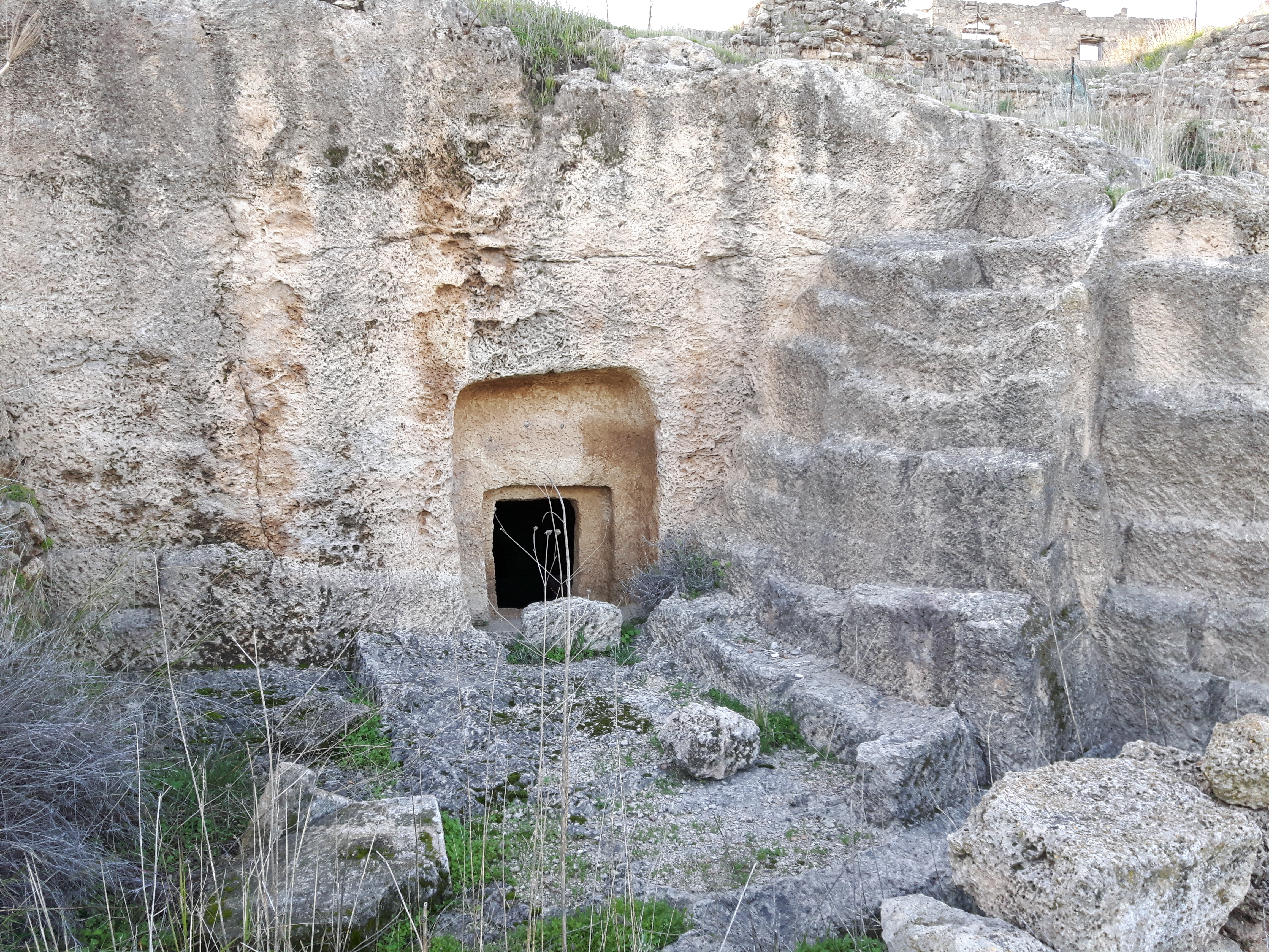 FileBurial_cave_-_Cafarlet.jpg