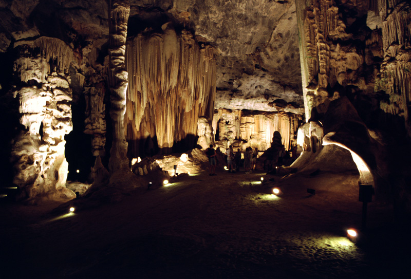 FileCango_Caves_Oudtshoorn_1.jpg