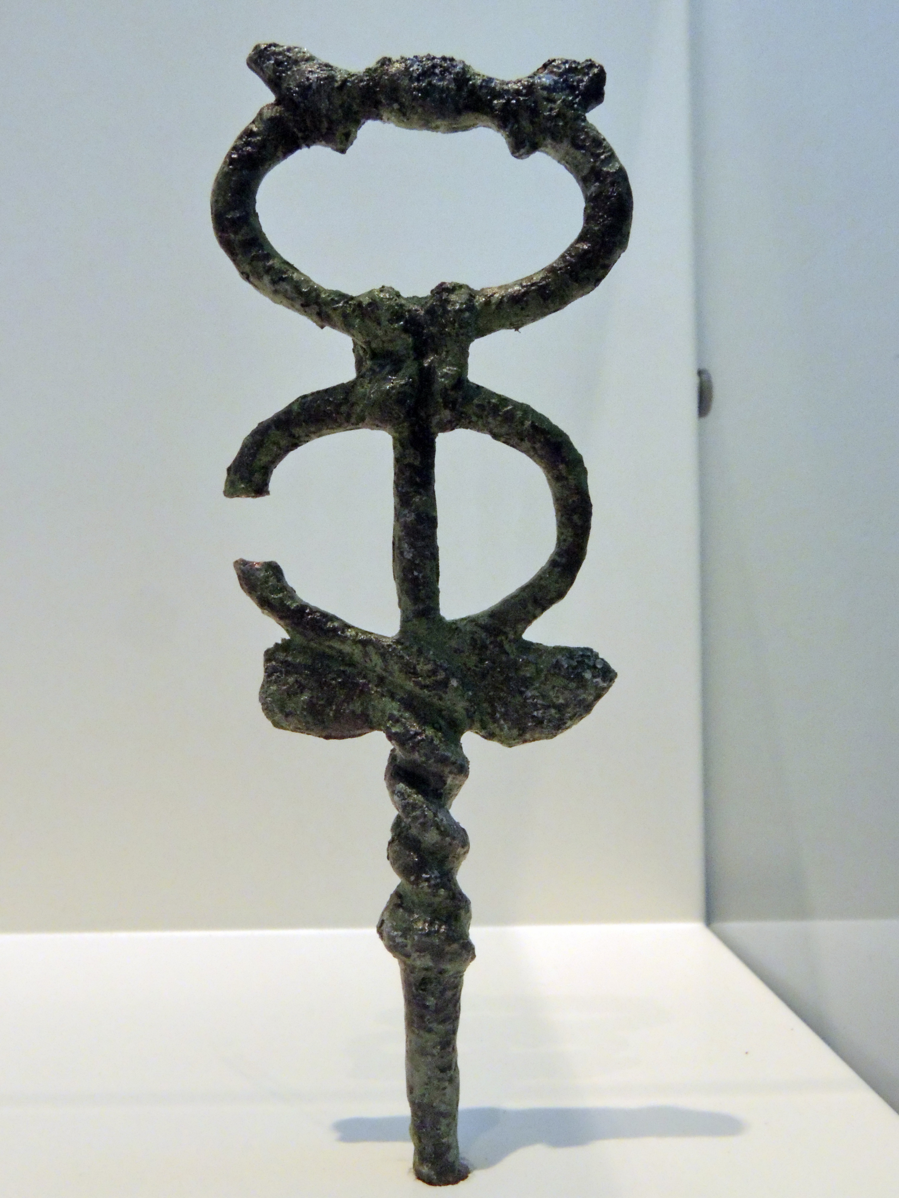 FileCentum_Prata_-_Exponat_Stadtmuseum_Rapperswil_-_Merkurstab_Caduceus_2012-11-03_15-17-03_P7700.JPG