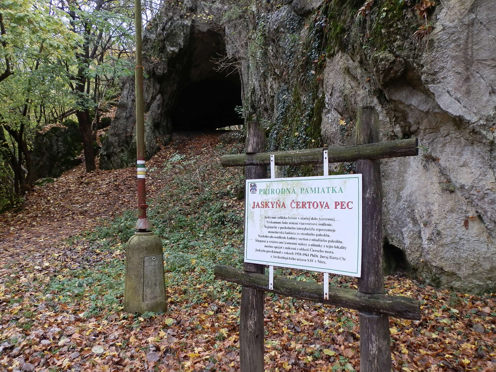 Jasky_a__ertova_pec_-_panoramio.jpg