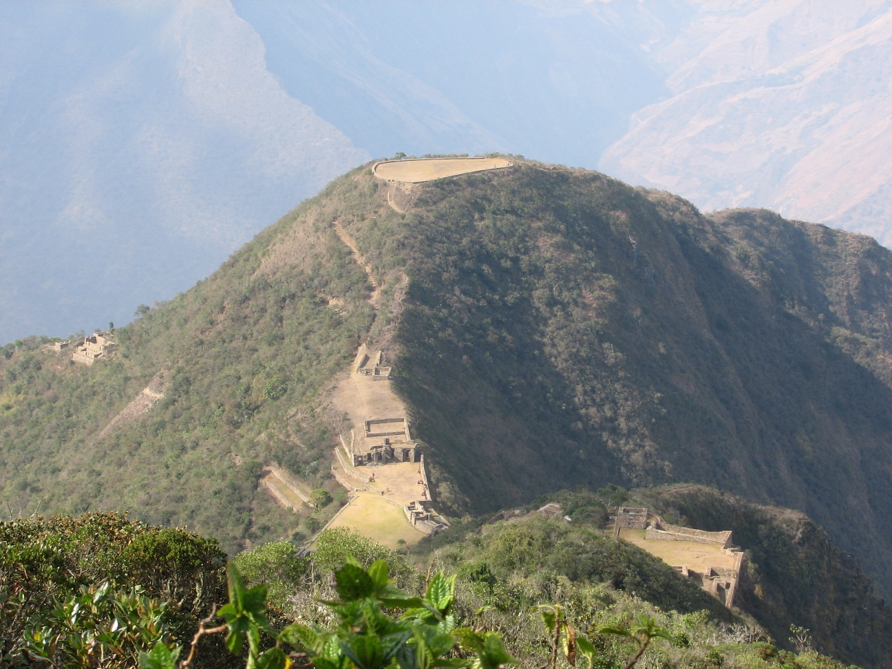 FileChoquequirao-cimatruncada.jpg