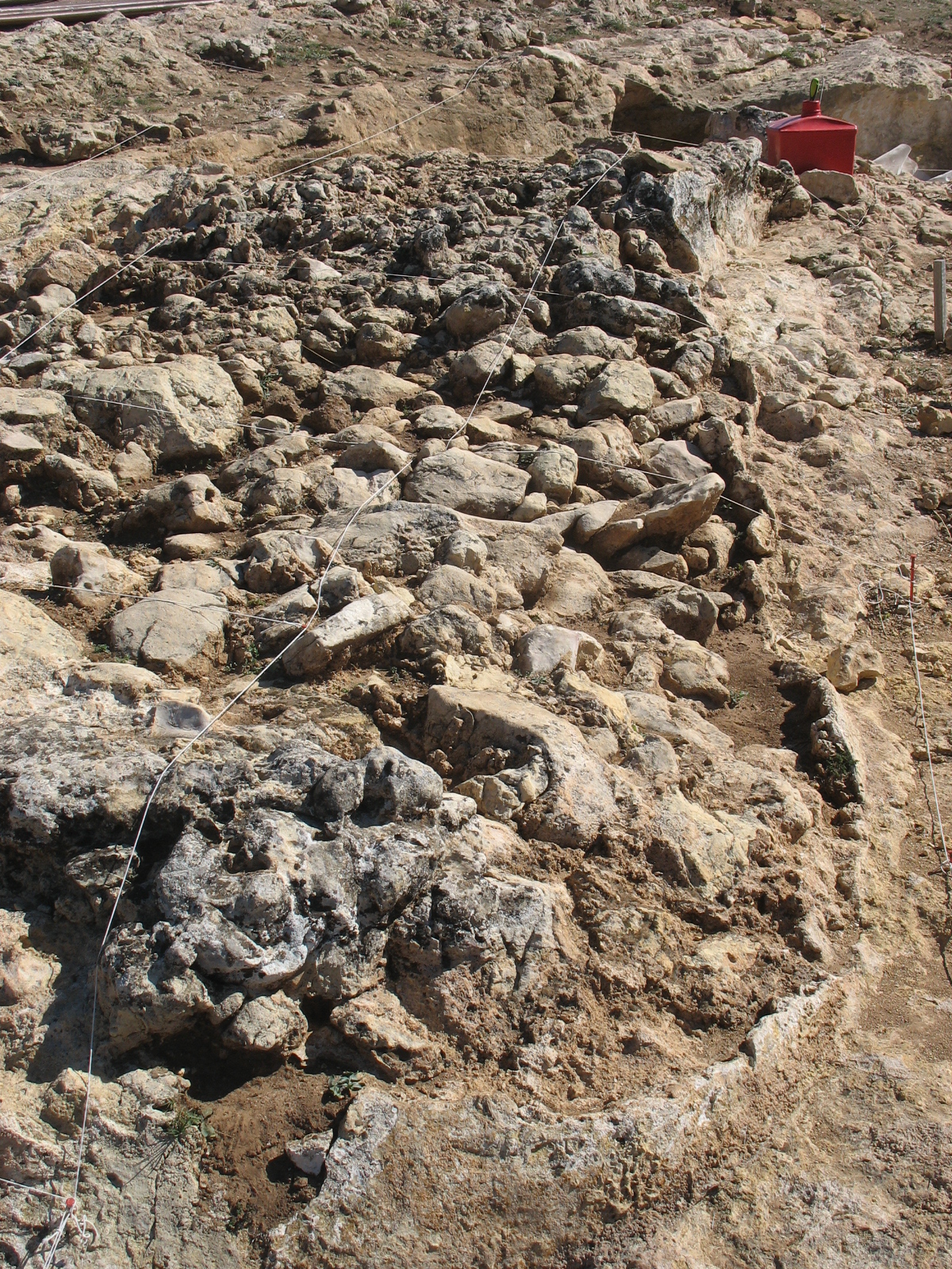 FileCueva_Des-Cubierta_-_Pinilla_del_Valle_Madrid_Spain.JPG