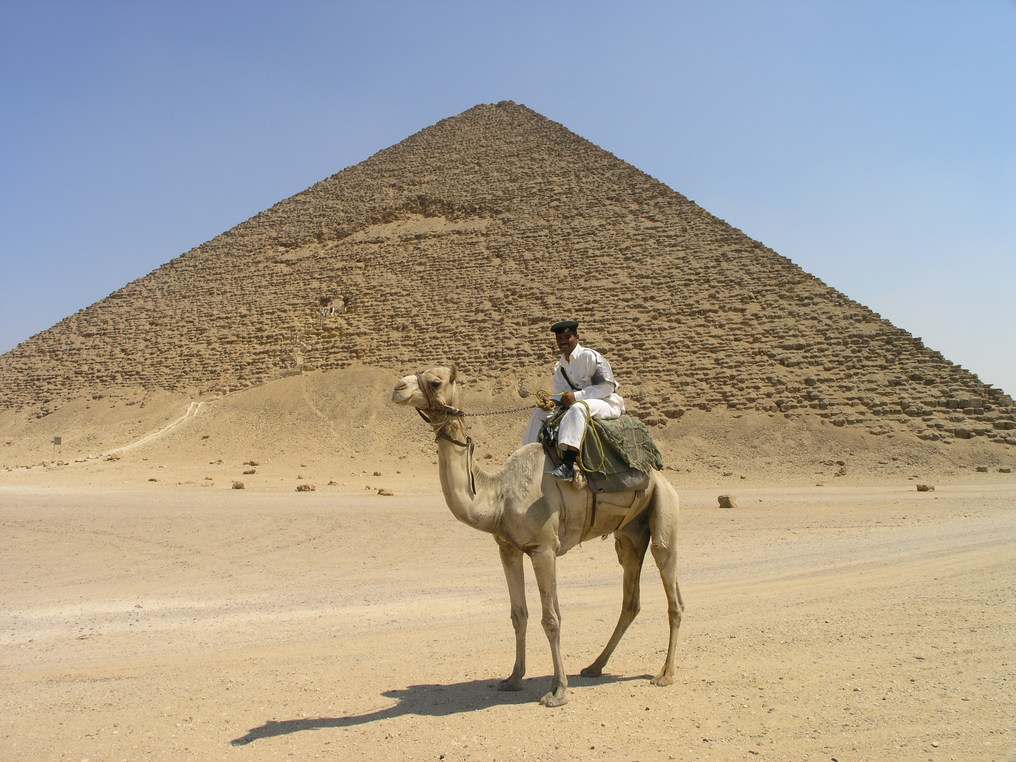 FileDahshur_-_Red_Pyramid_-_Tourist_policemen_on_camel.JPG