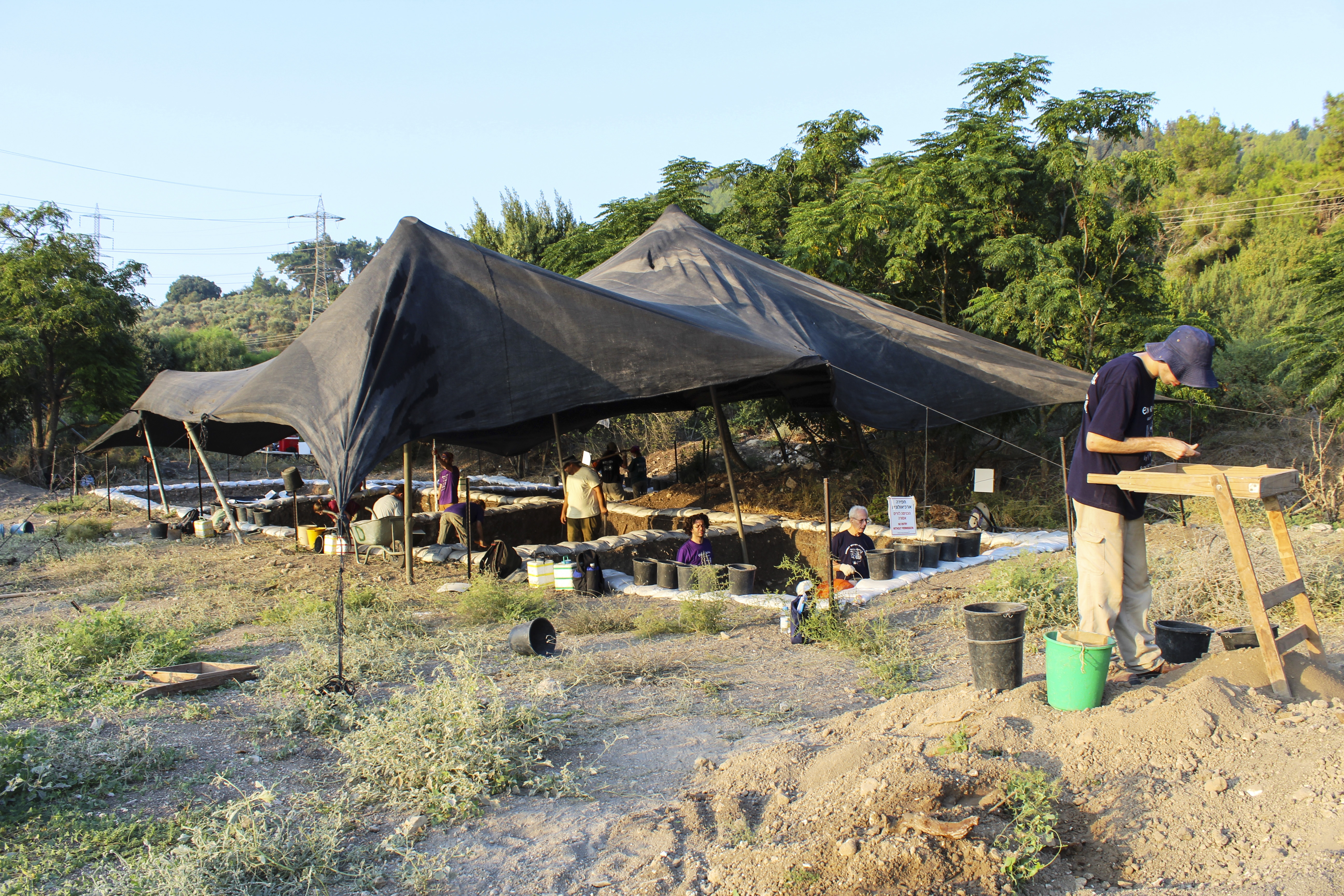 FileEin_el-Jarba_excavations_2013.jpg