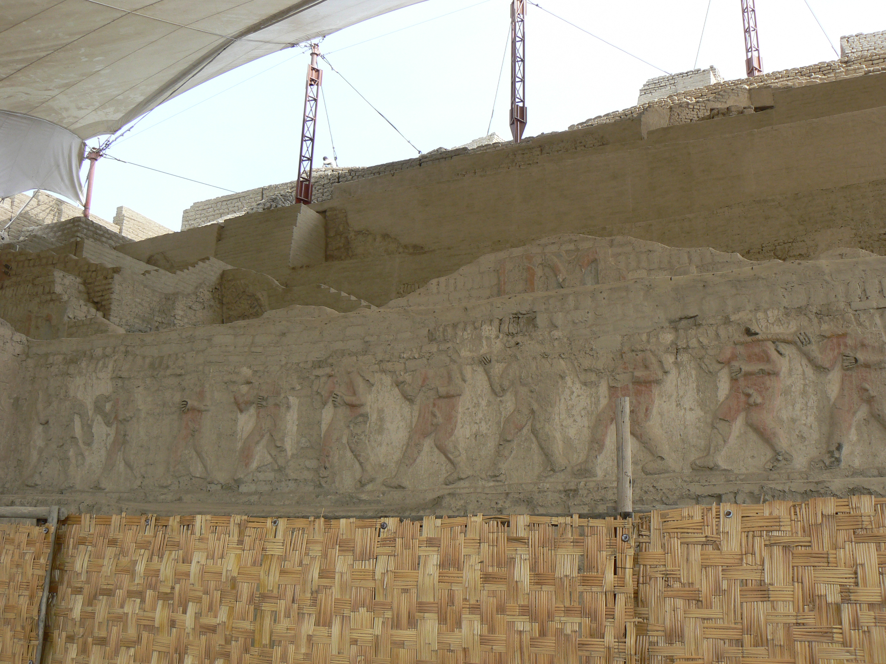 FileNaked_prisoners_being_led_by_warrior_at_El_Brujo.JPG