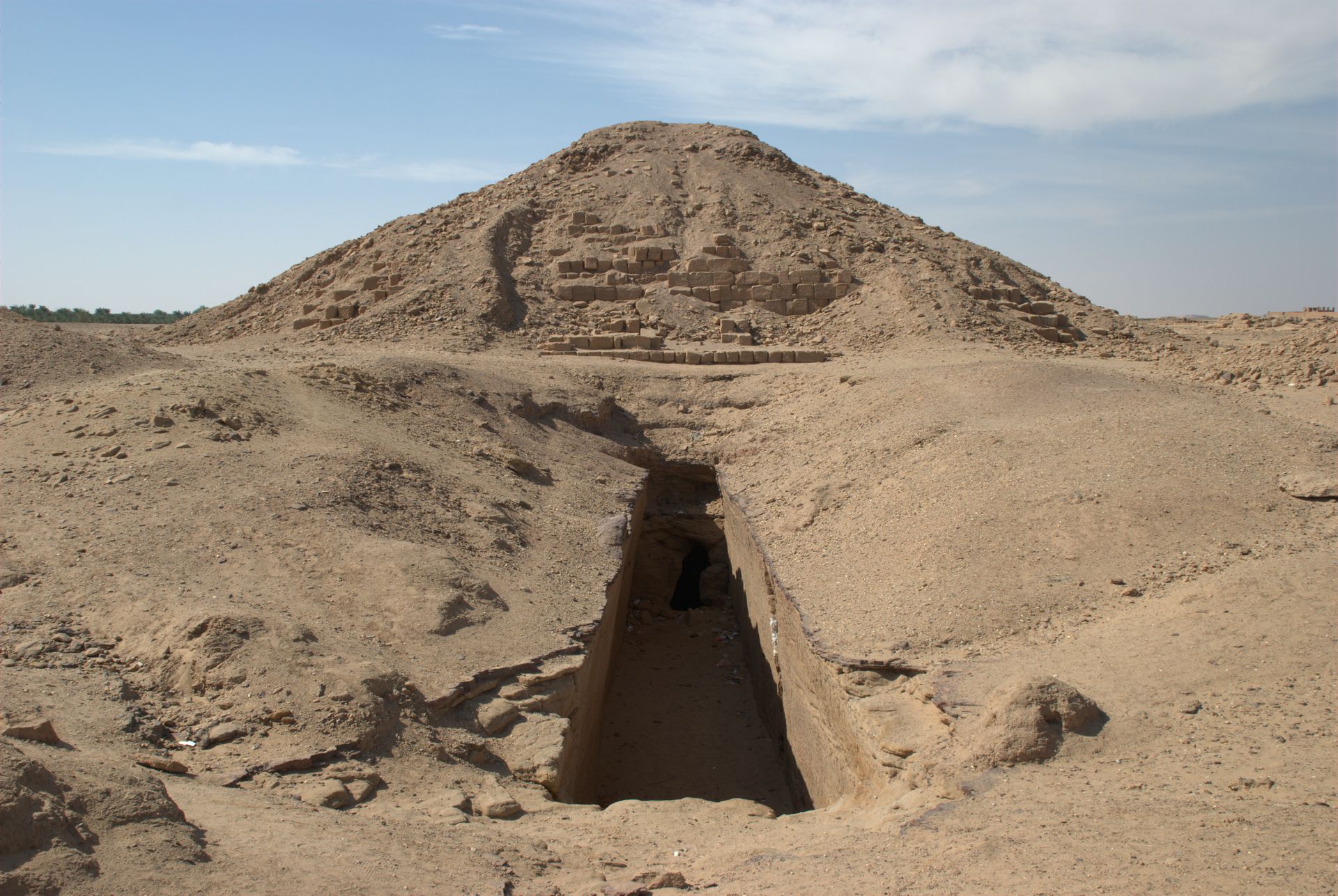 FileAl-Kurrumain_pyramid.jpg