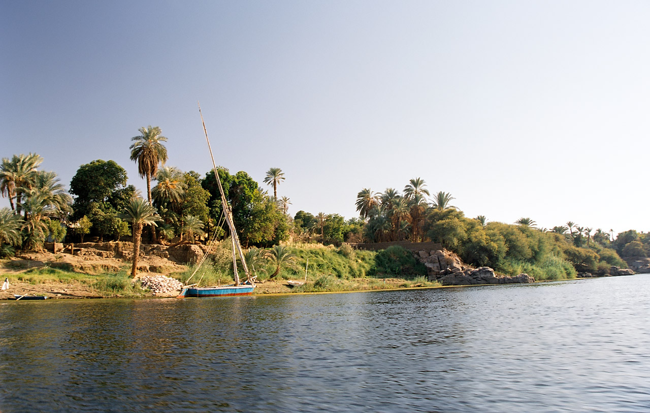 FileAswan_Elephantine_west_bank_Egypt_Oct_2004.jpg