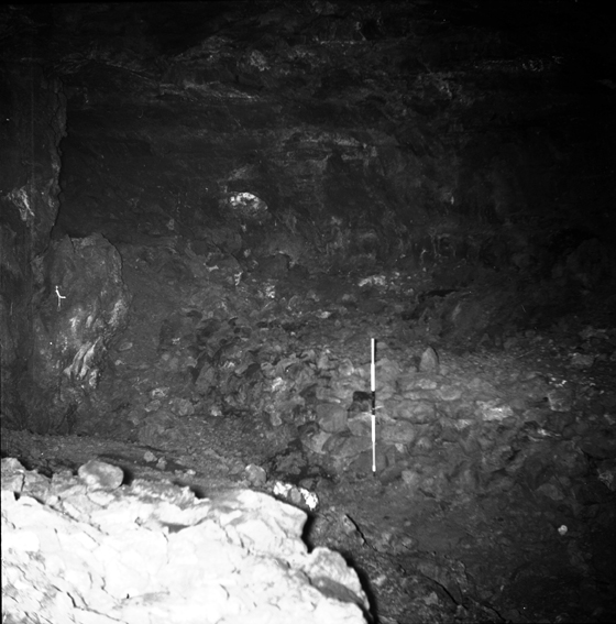 FileF_2_067_158_Ak_Uni_Falemauga_caves_heaped_scoria_main_gallery_-_Samoa_1957.jpg