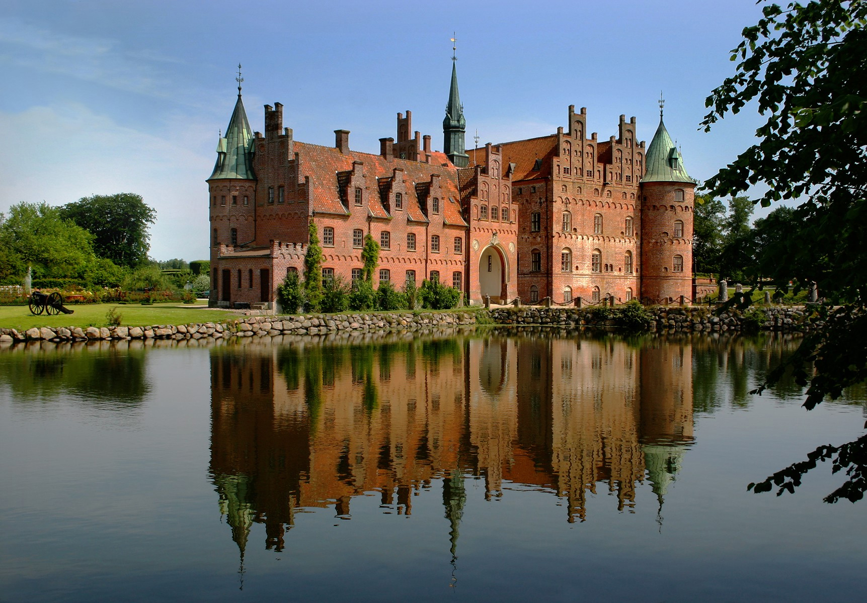 FileEgeskov_Slot_spejling_Edit_2.jpg