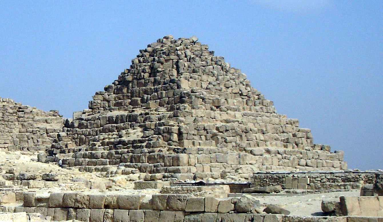 FileQueen_Pyramid_of_Henutsen_G1c.jpg