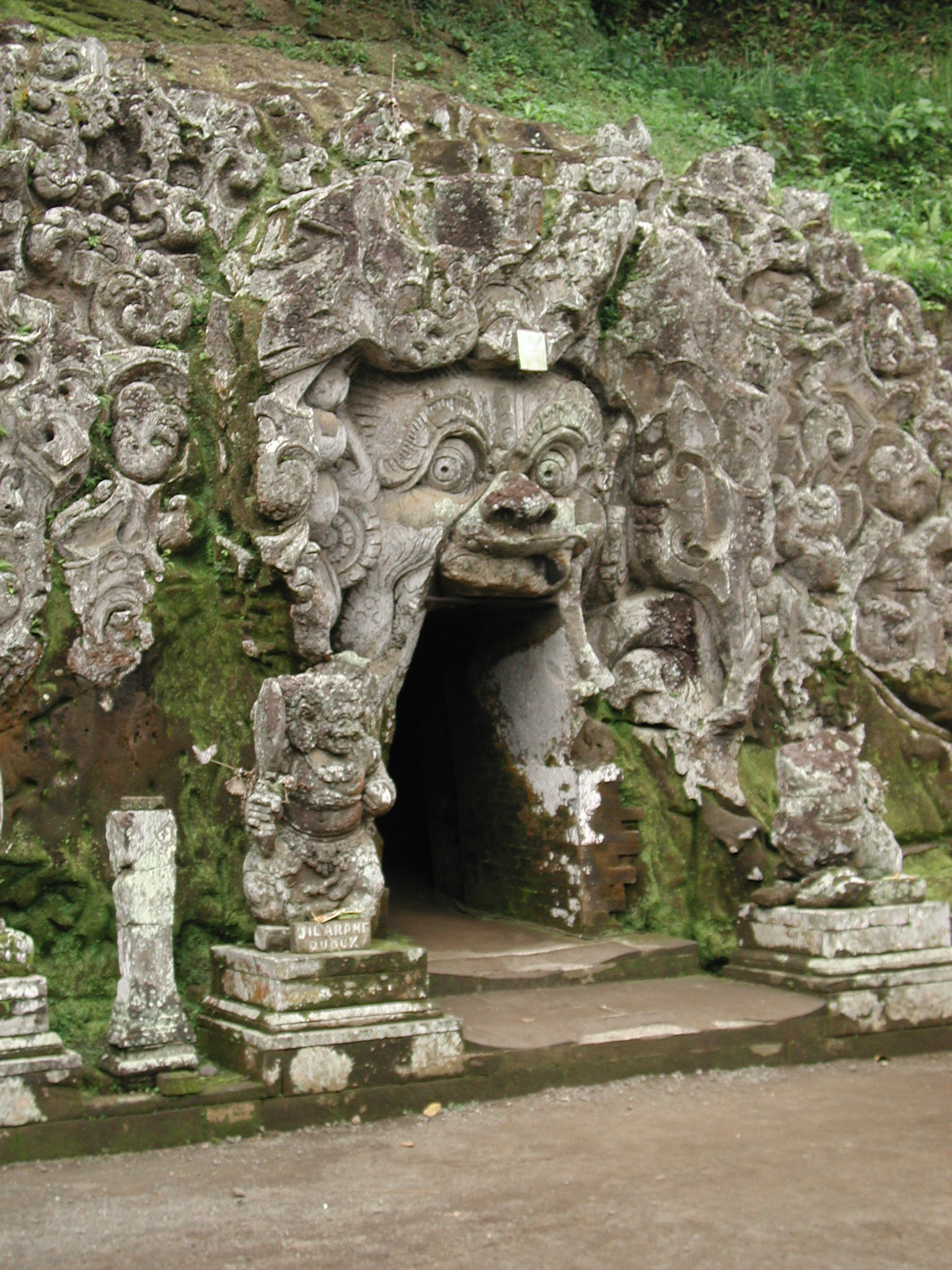 FileGoa_Gajah-Elephant_Cave_Entrance.jpeg