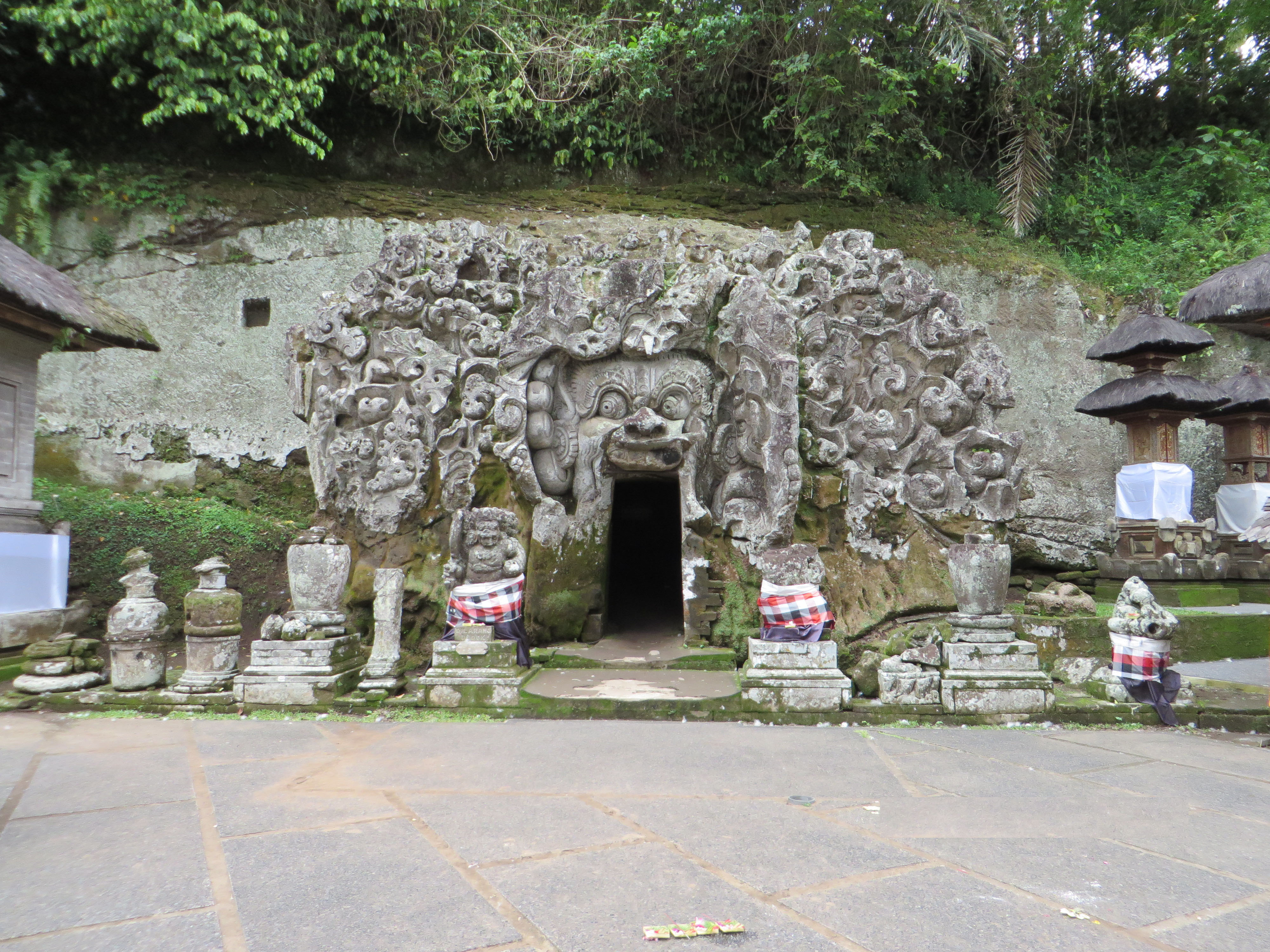 FilePintu_Masuk_Goa_Gajah.jpg