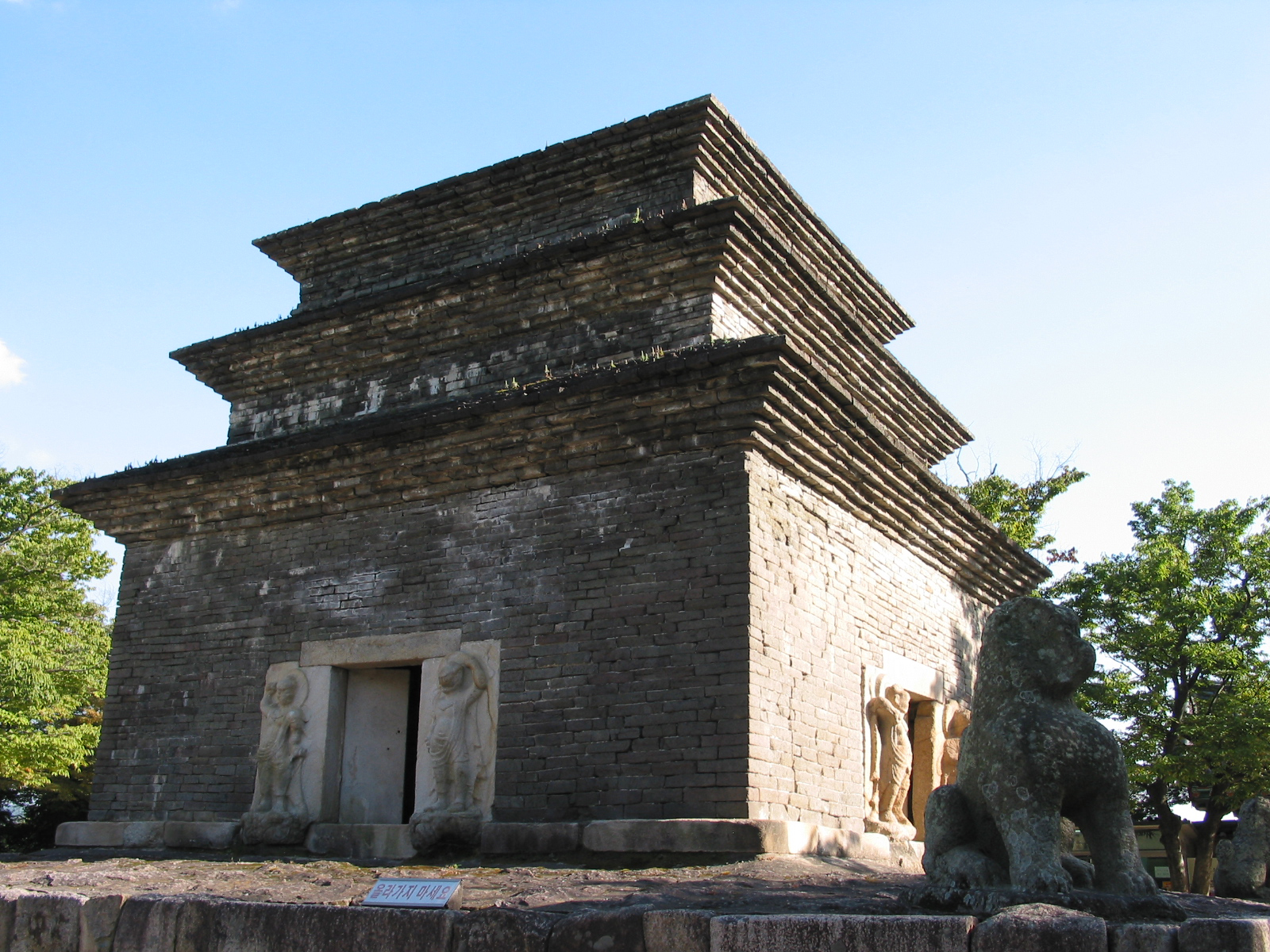 FileKorea-Gyeongju-Bunhwangsa_seoktap-04.jpg