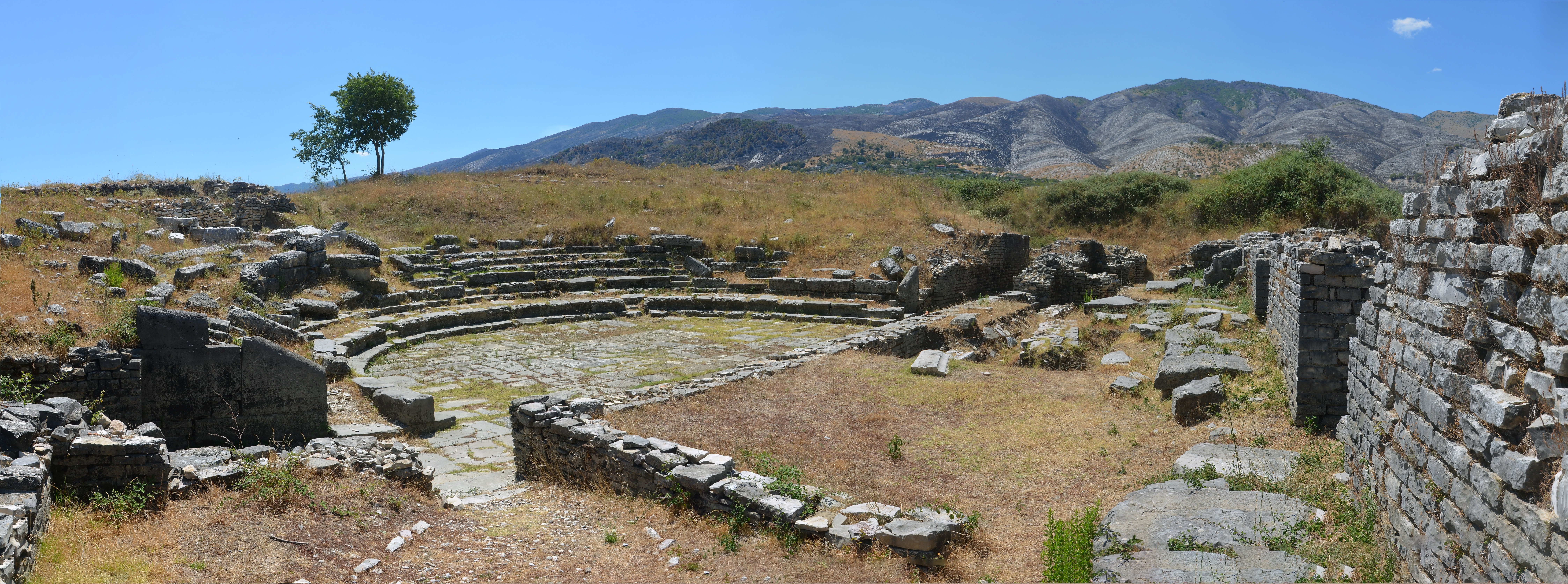 FileHadrianopolis_Sofratika_Albania_-_Antique_Theater_2017_01.jpg