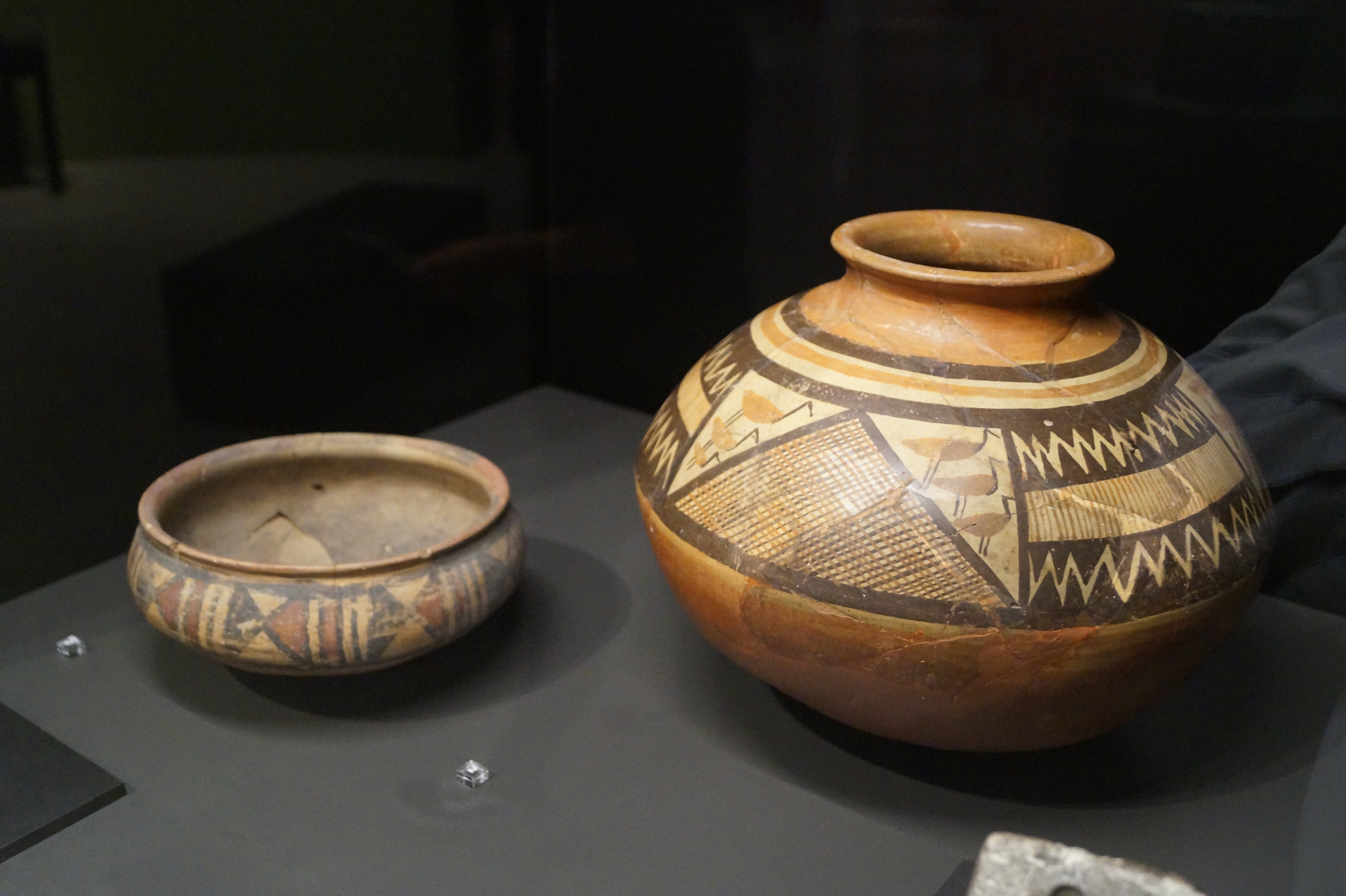 FileKeramik_aus_Iran_Funde_aus_Tappe_Haftawan_Urmia-Ware_um_1750_v.C.jpg