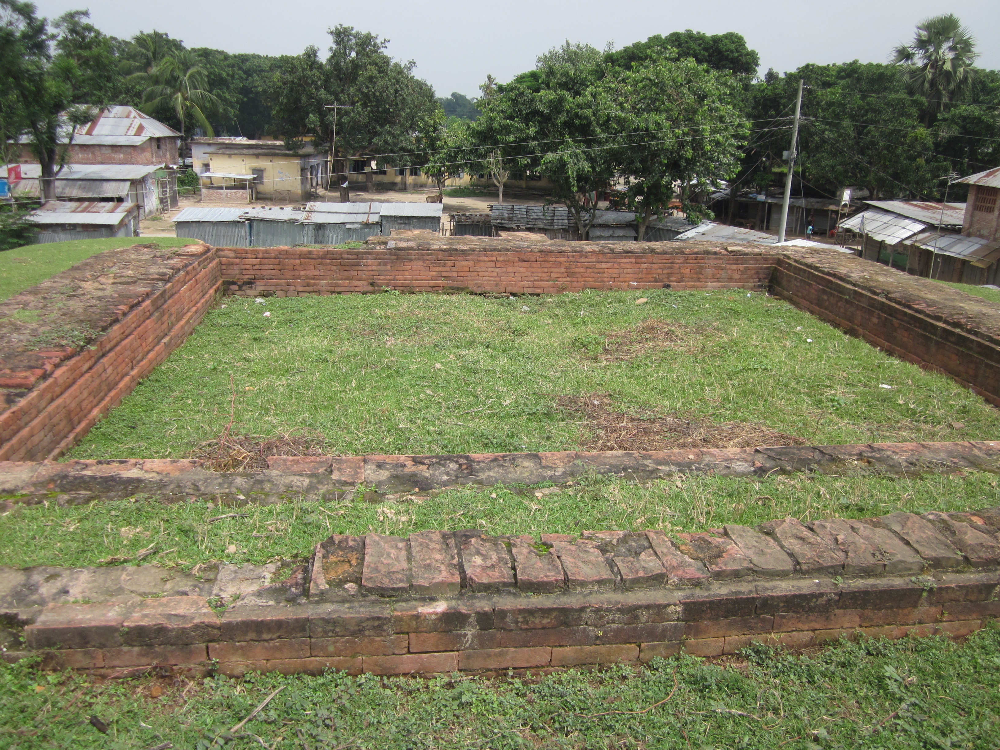 FileHalud_Vihara_Archaeological_site_of_8th_-_9th_century_-_panoramio.jpg