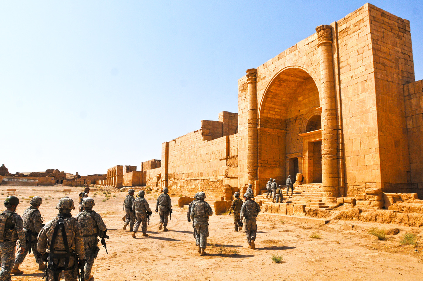 FileCrazy_Troop_Visit_Ancient_Ruins_of_Hatra_2.jpg