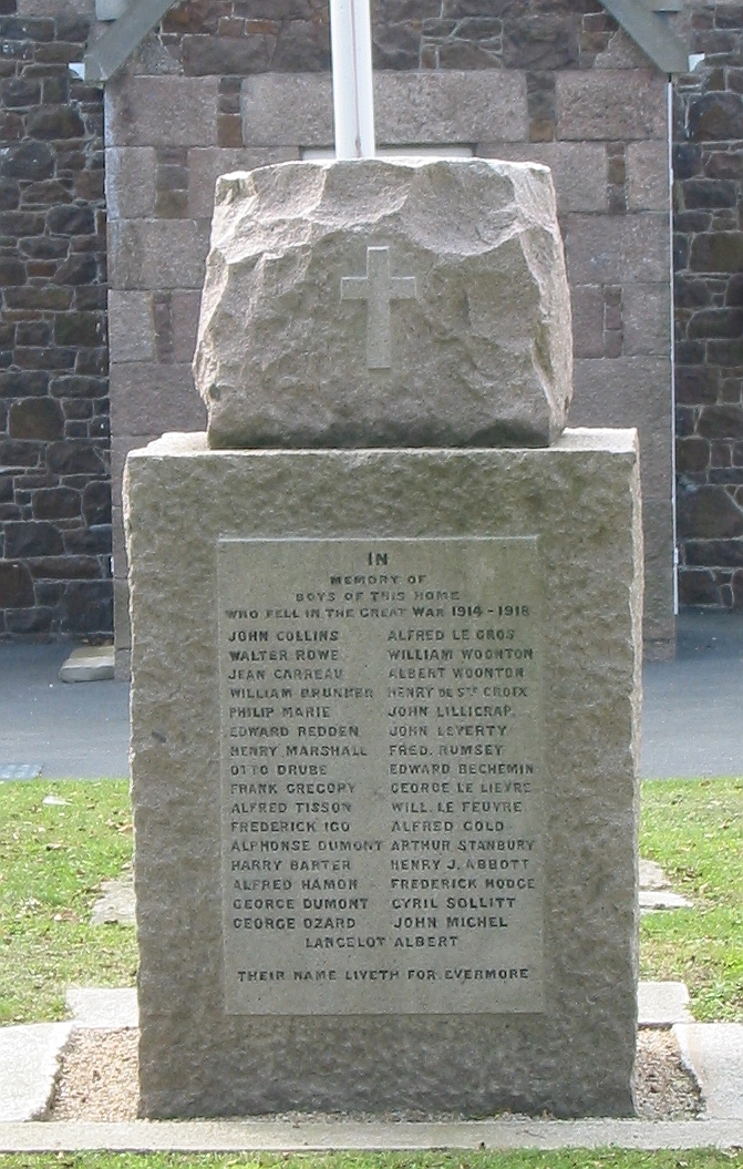 FileHaut_de_la_Garenne_war_memorial.jpg