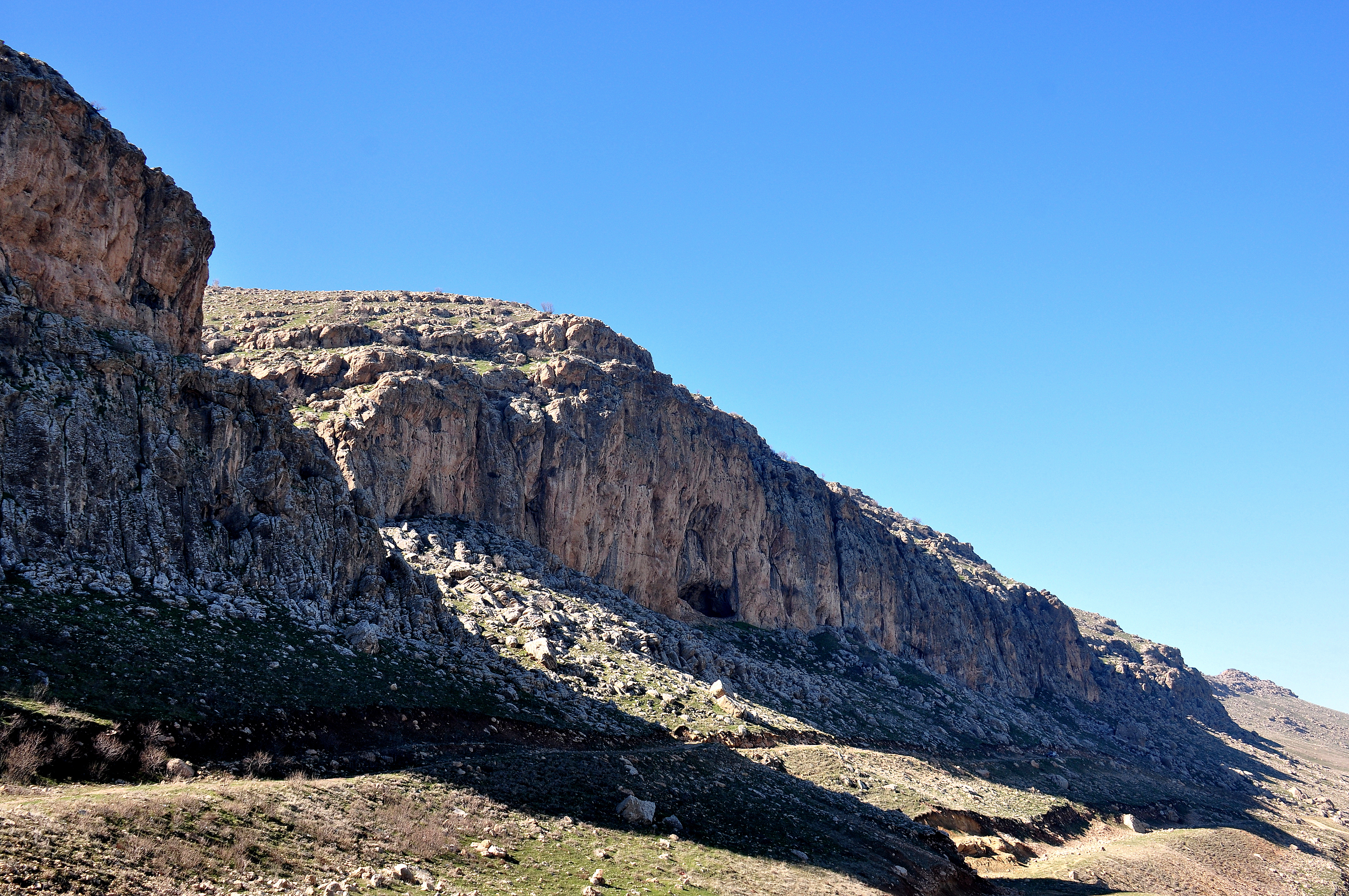 FileHazar_Merd_Caves.JPG