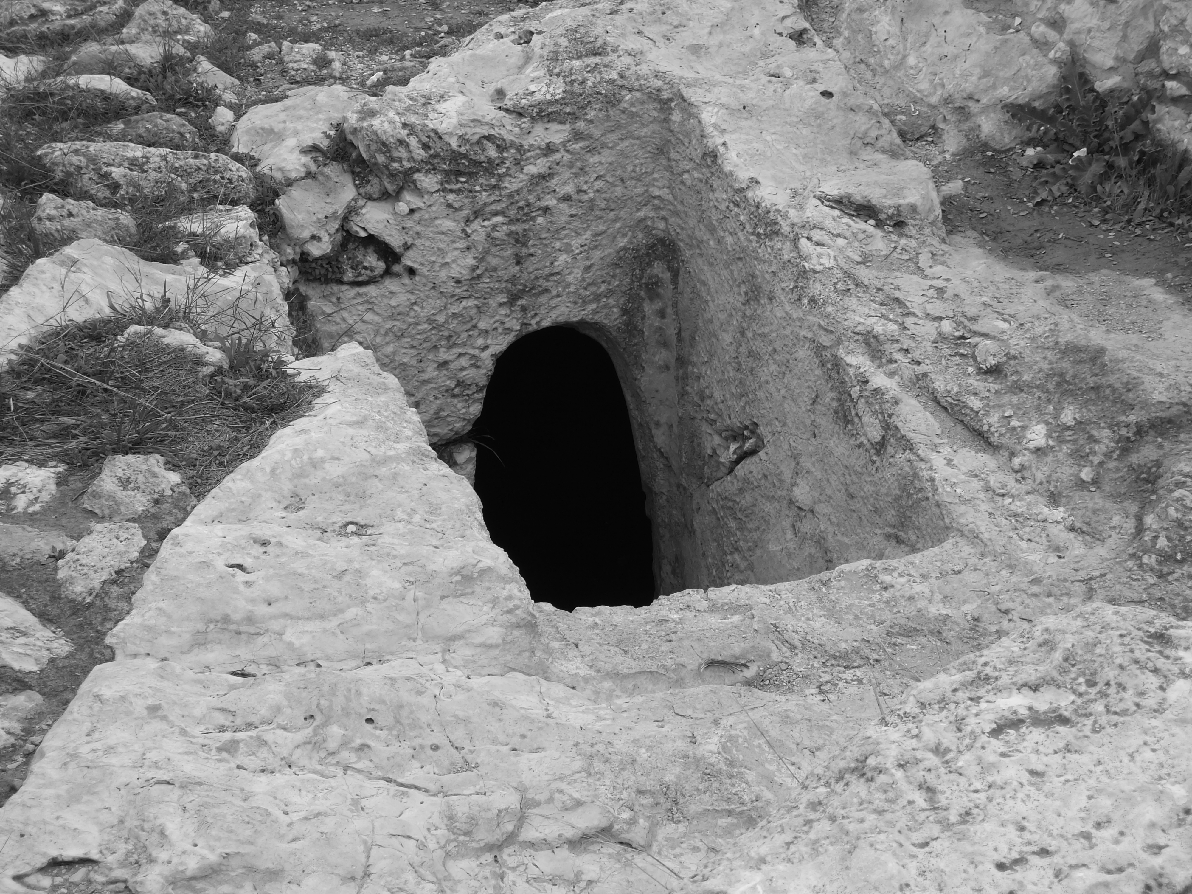 FileEntrance_to_chamber.jpg