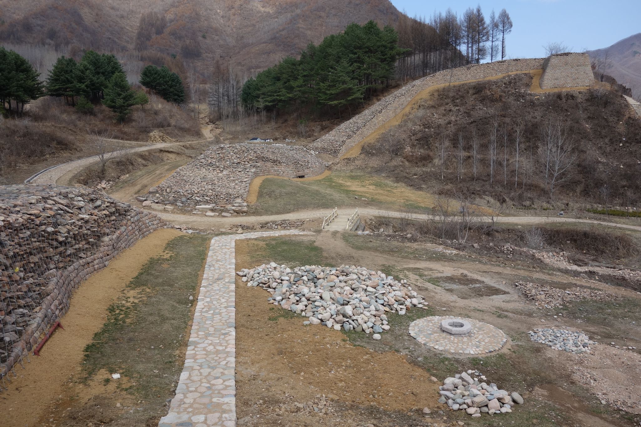 FileHwando_Mountain_Fortress_Rising_Wall.JPG