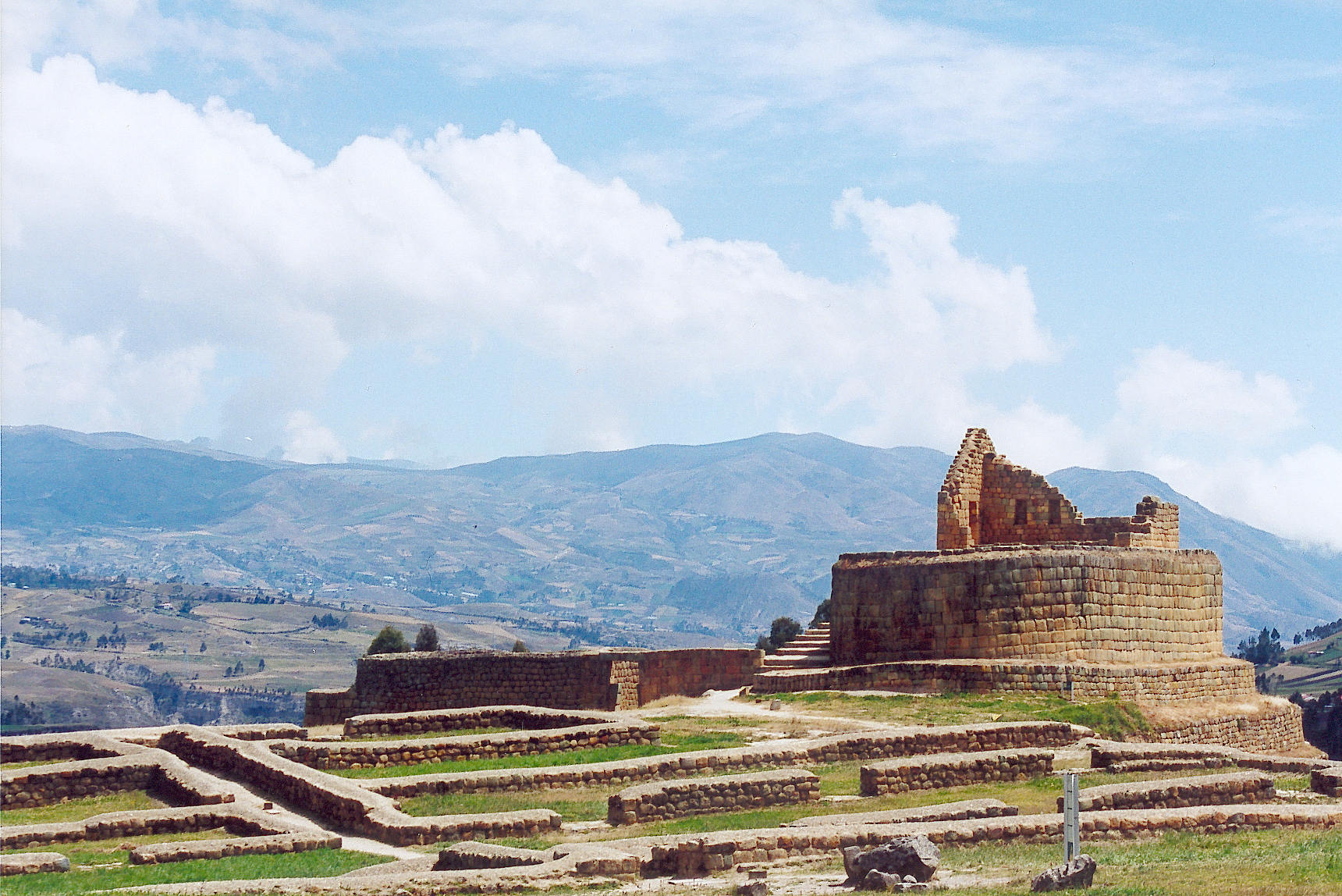 FileEcuador_ingapirca_inca_ruins.jpg