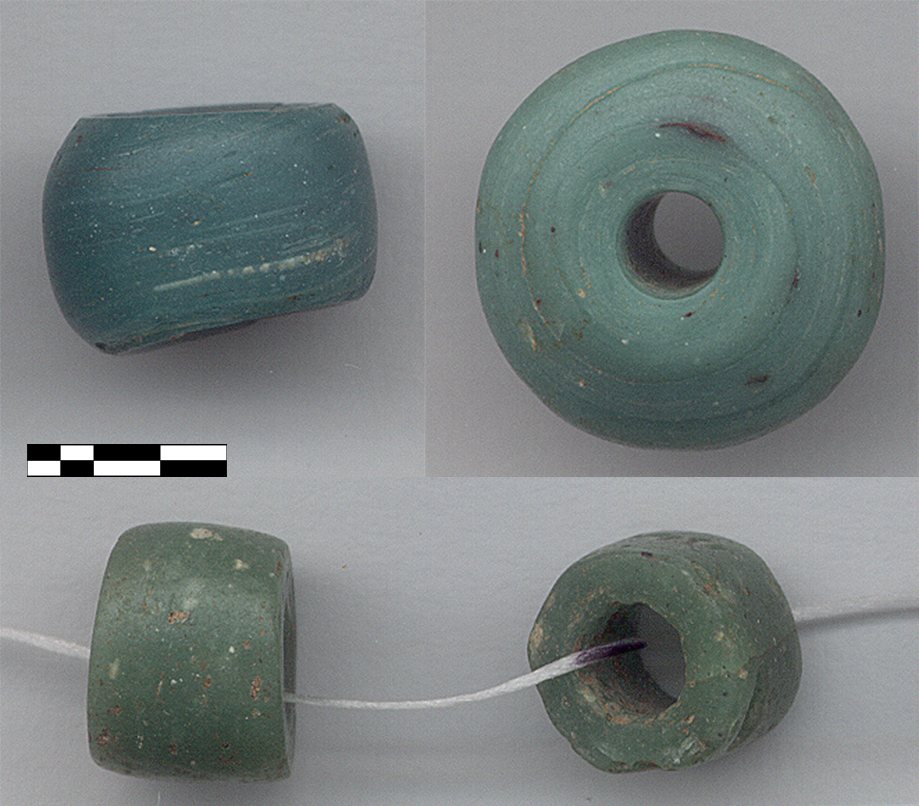 FileIngombe_Ilede_glass_beads.jpg