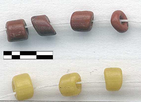 FileIngombe_Ilede_glass_beads_2.jpg