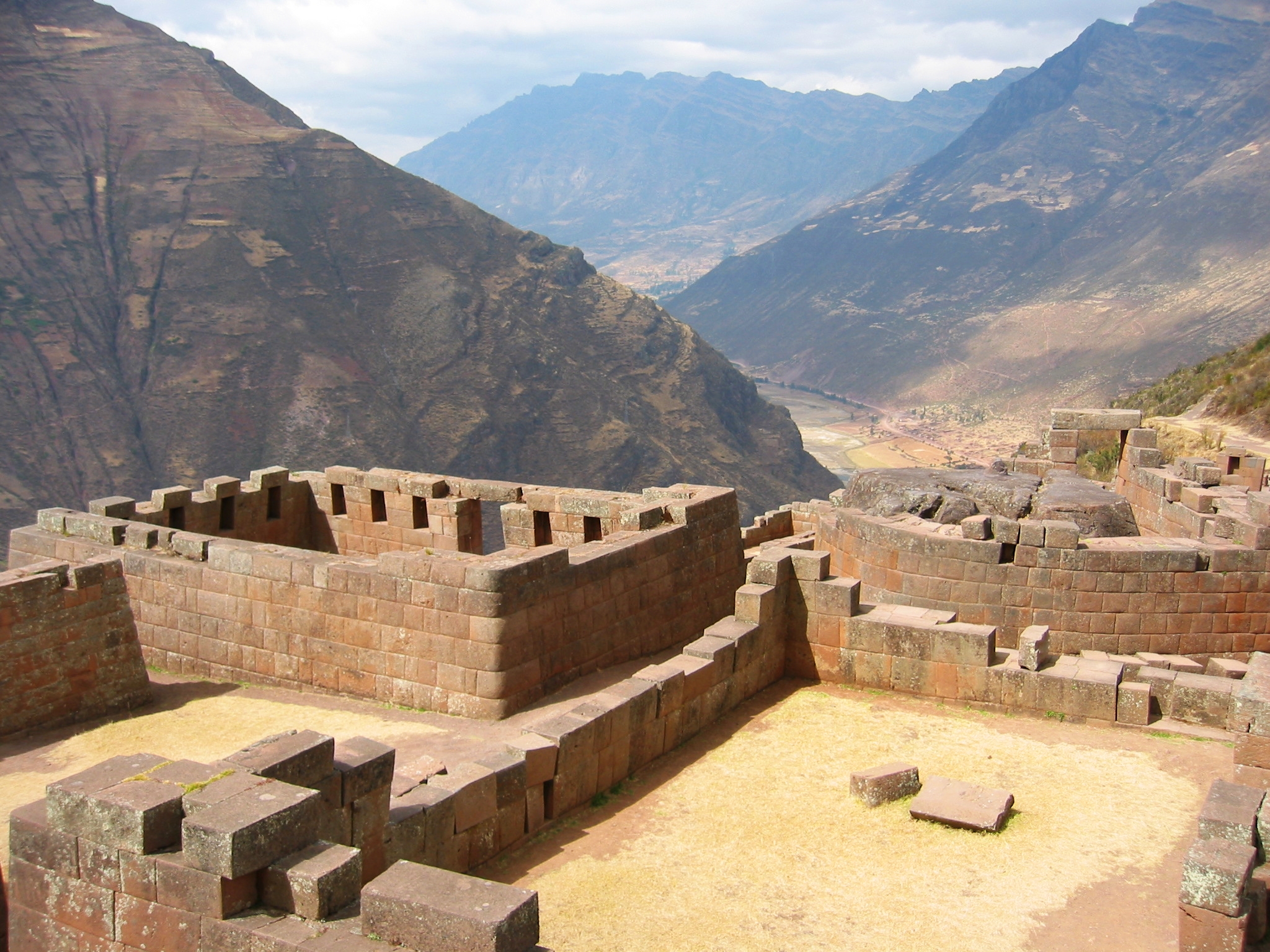 FileSun_Temple_at_Pisac_Peru.jpg
