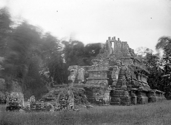 FileCOLLECTIE_TROPENMUSEUM_Tempel_Jago_Malang_Oost-Java_TMnr_10016221.jpg