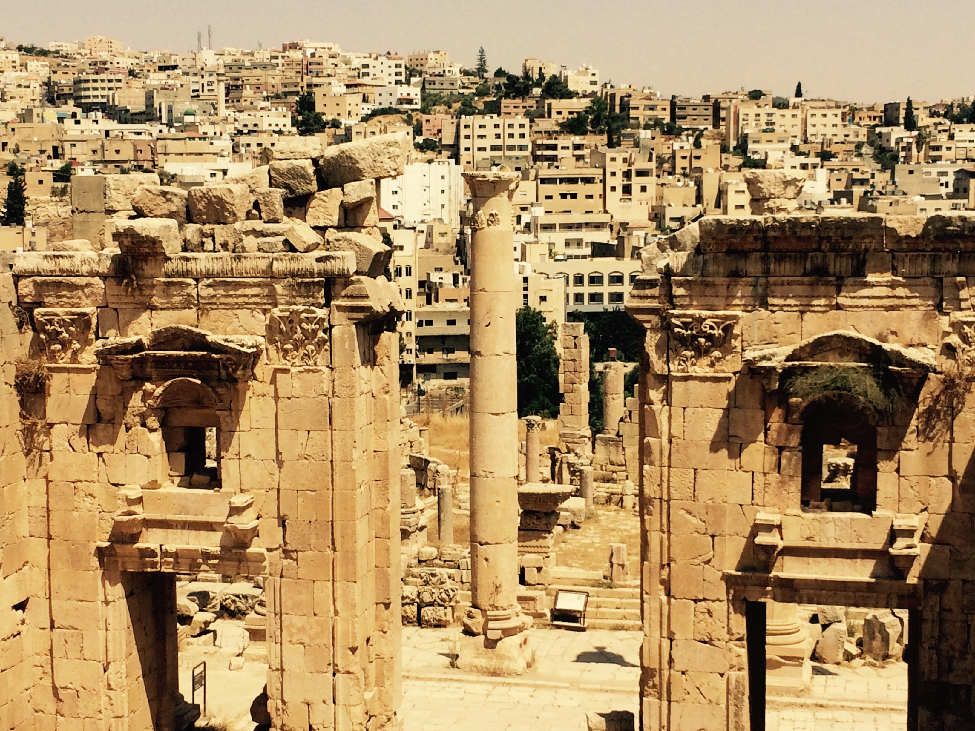 FileAncient_and_Modern_jerash.jpg